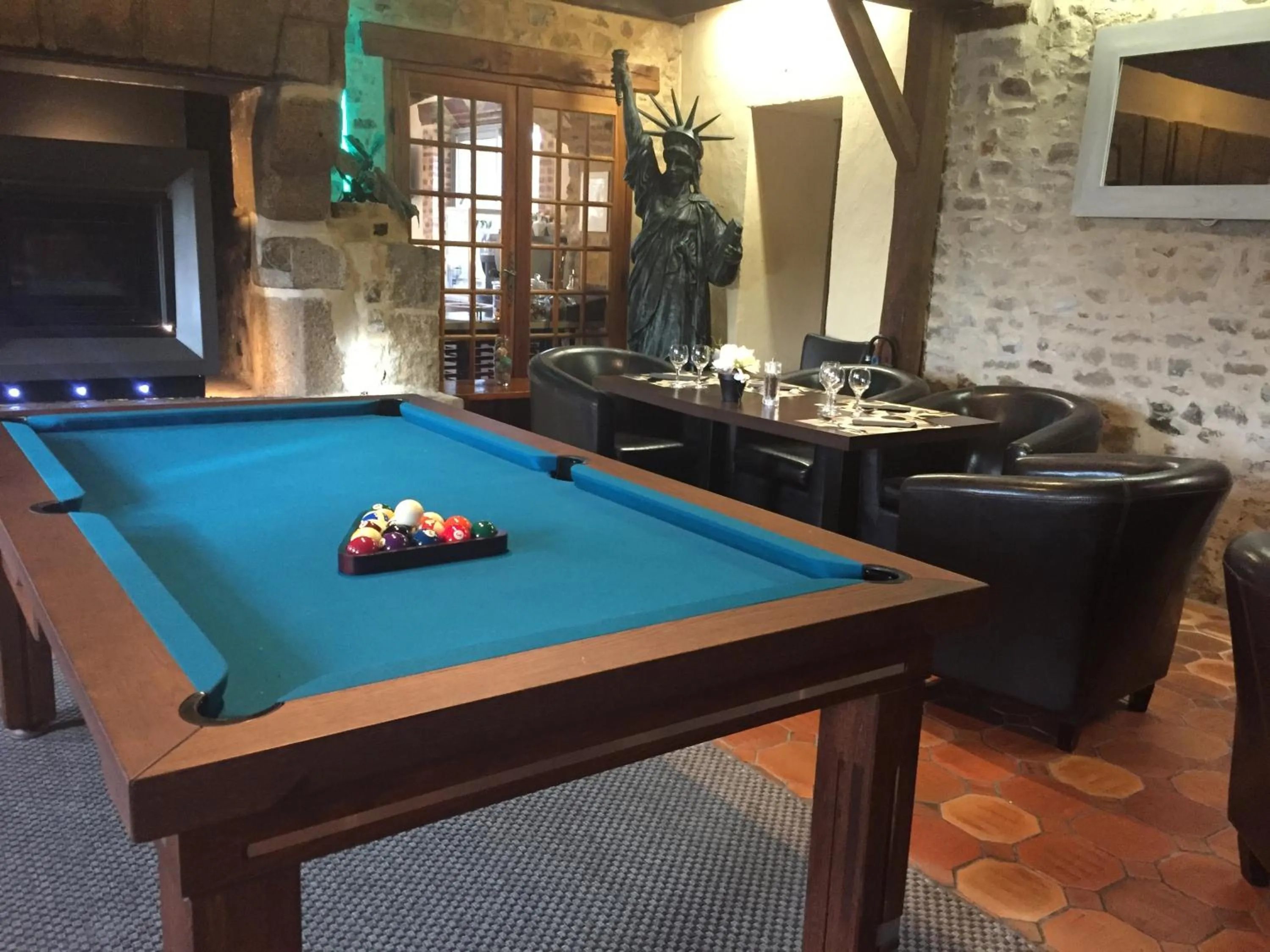 Billiard in Logis Hotel Oasis