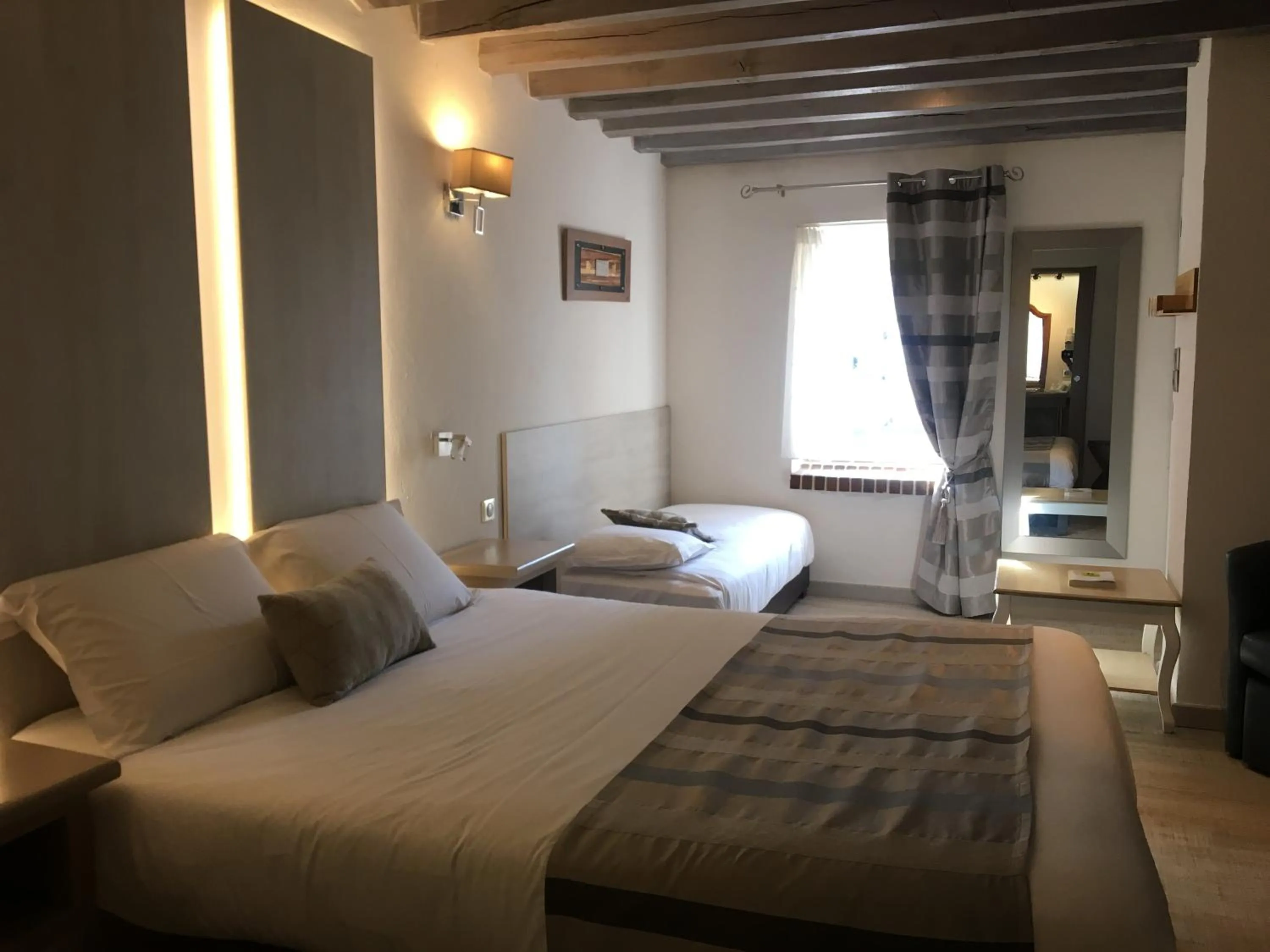 Photo of the whole room, Bed in Logis Hotel Oasis