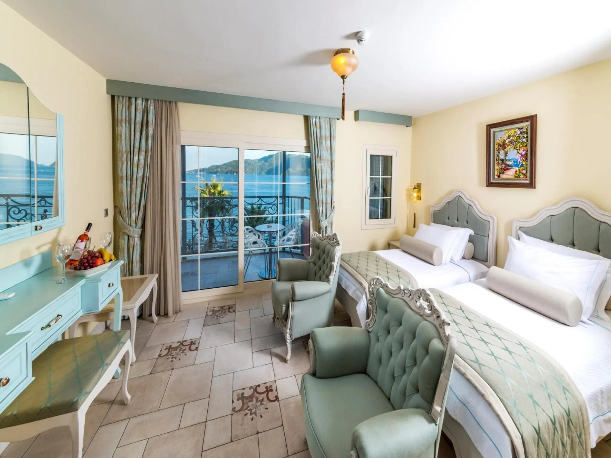 Shower, Bed in Kahveci Alibey Hotel