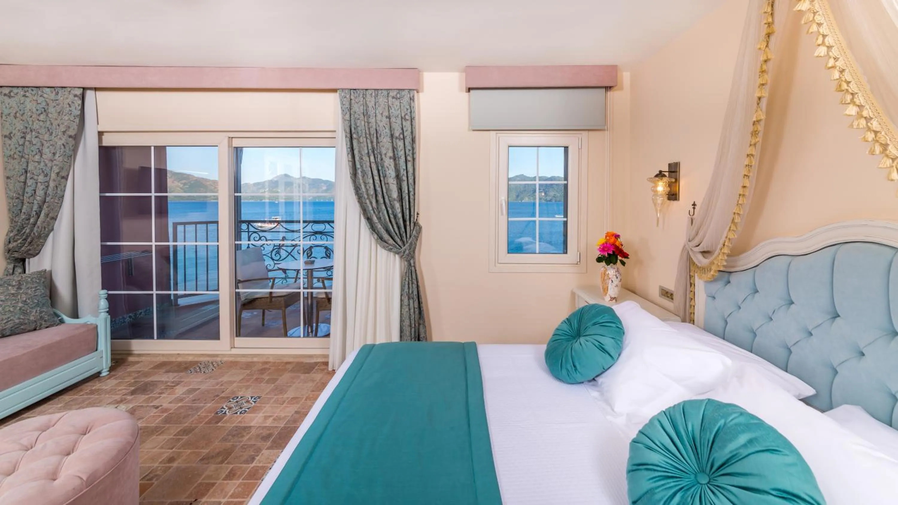 Bed in Kahveci Alibey Hotel