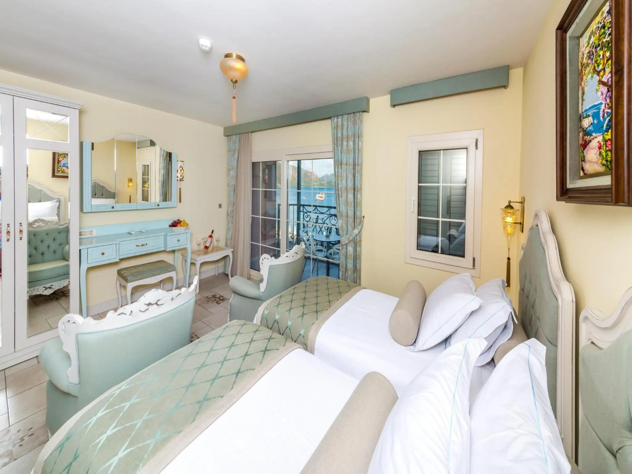 Shower, Bed in Kahveci Alibey Hotel