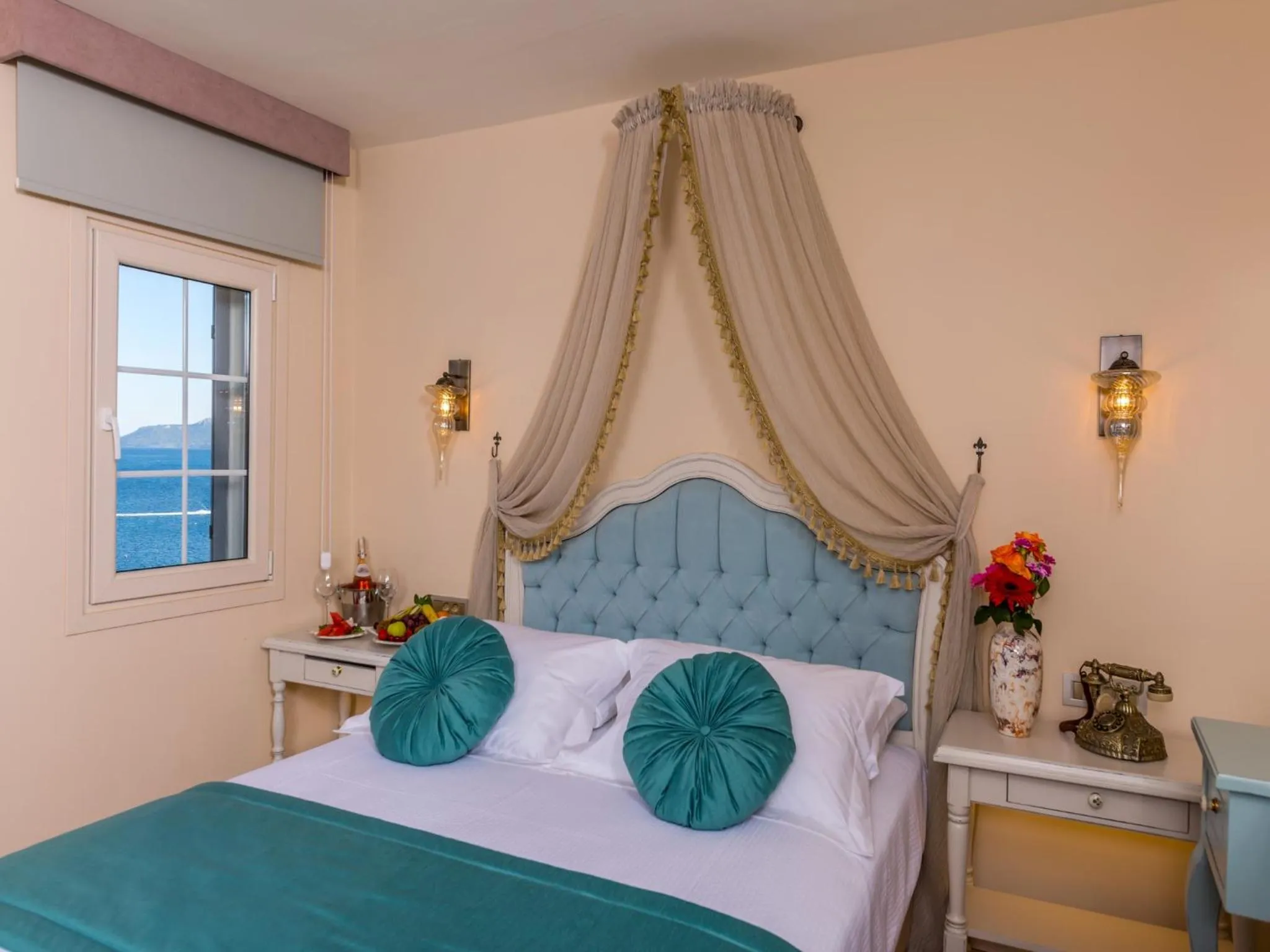 Bed in Kahveci Alibey Hotel