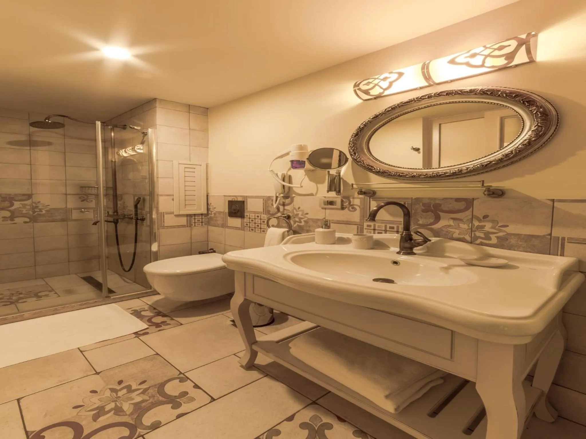 Shower in Kahveci Alibey Hotel