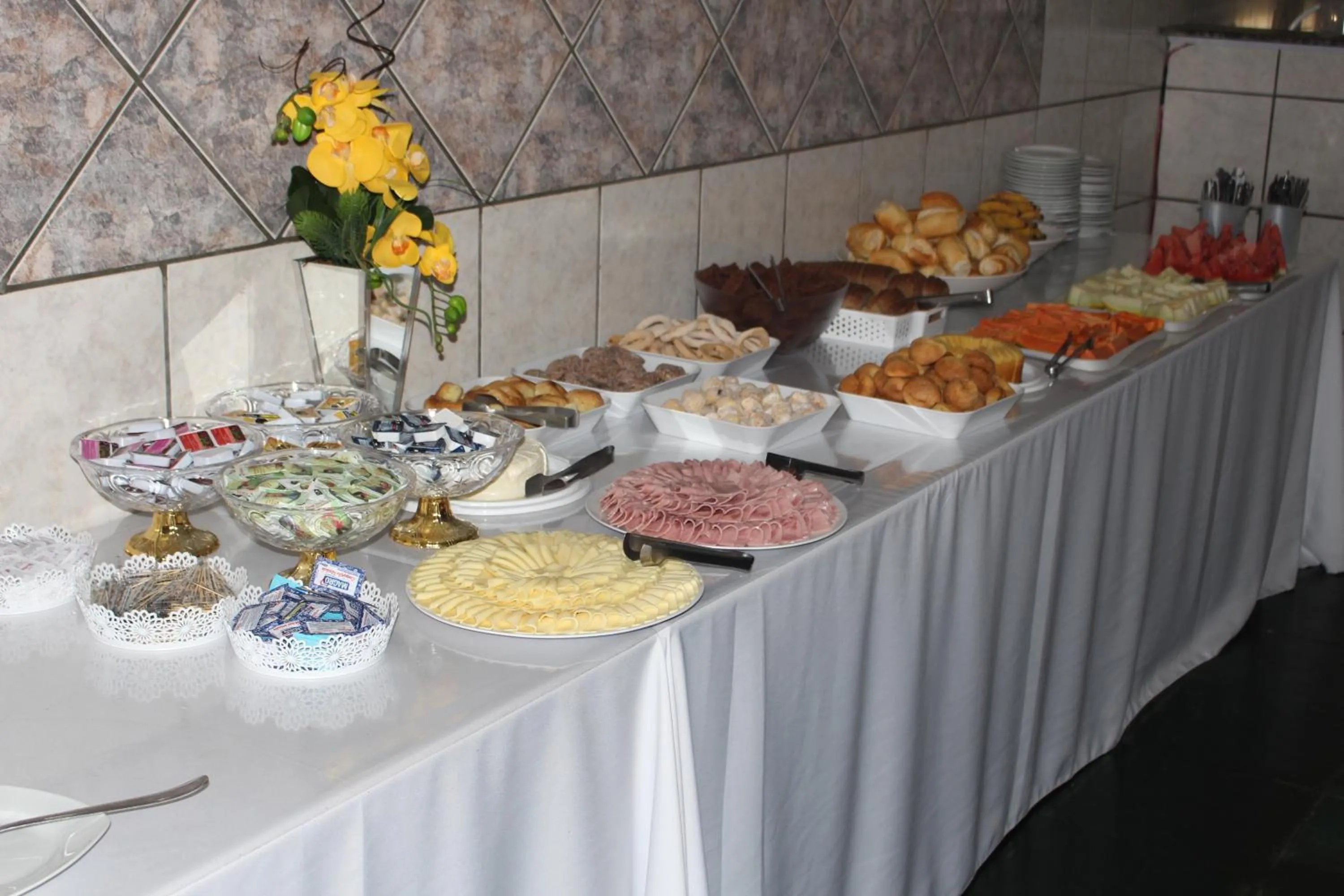 Breakfast in Bica Pau Hotel