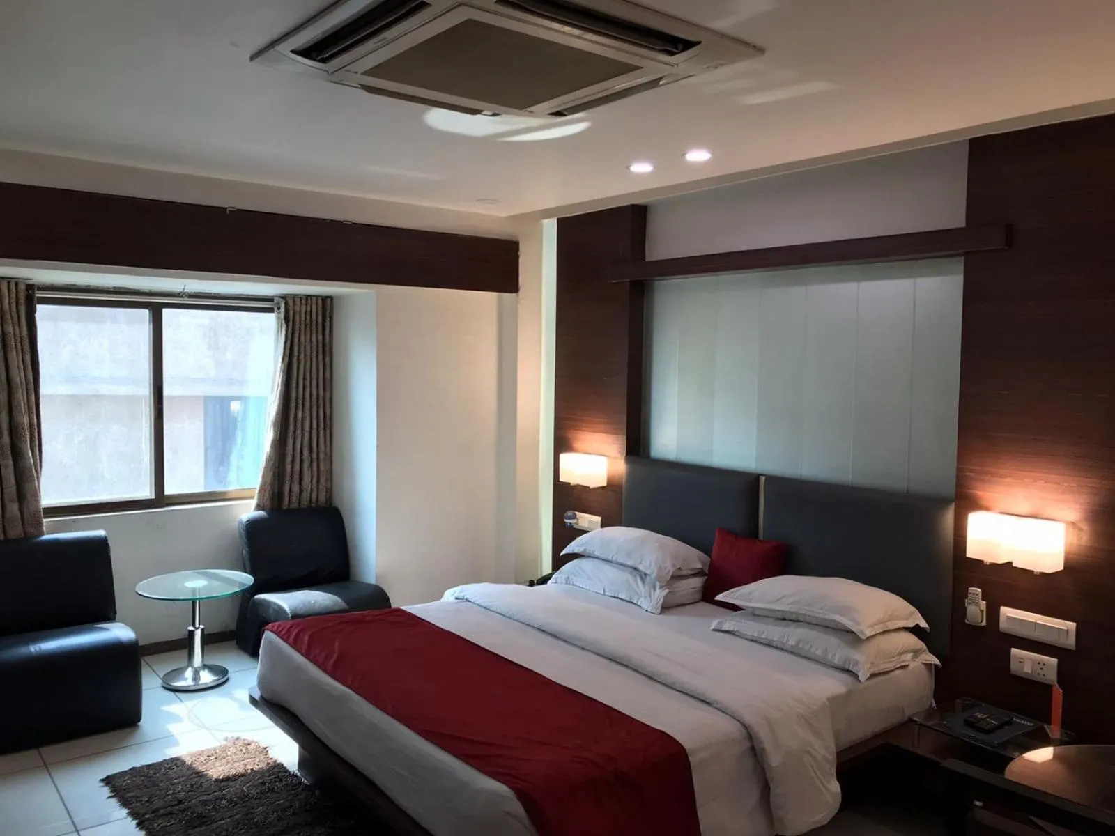 Bed in Pearl Hotel & Banquets Ahmedabad