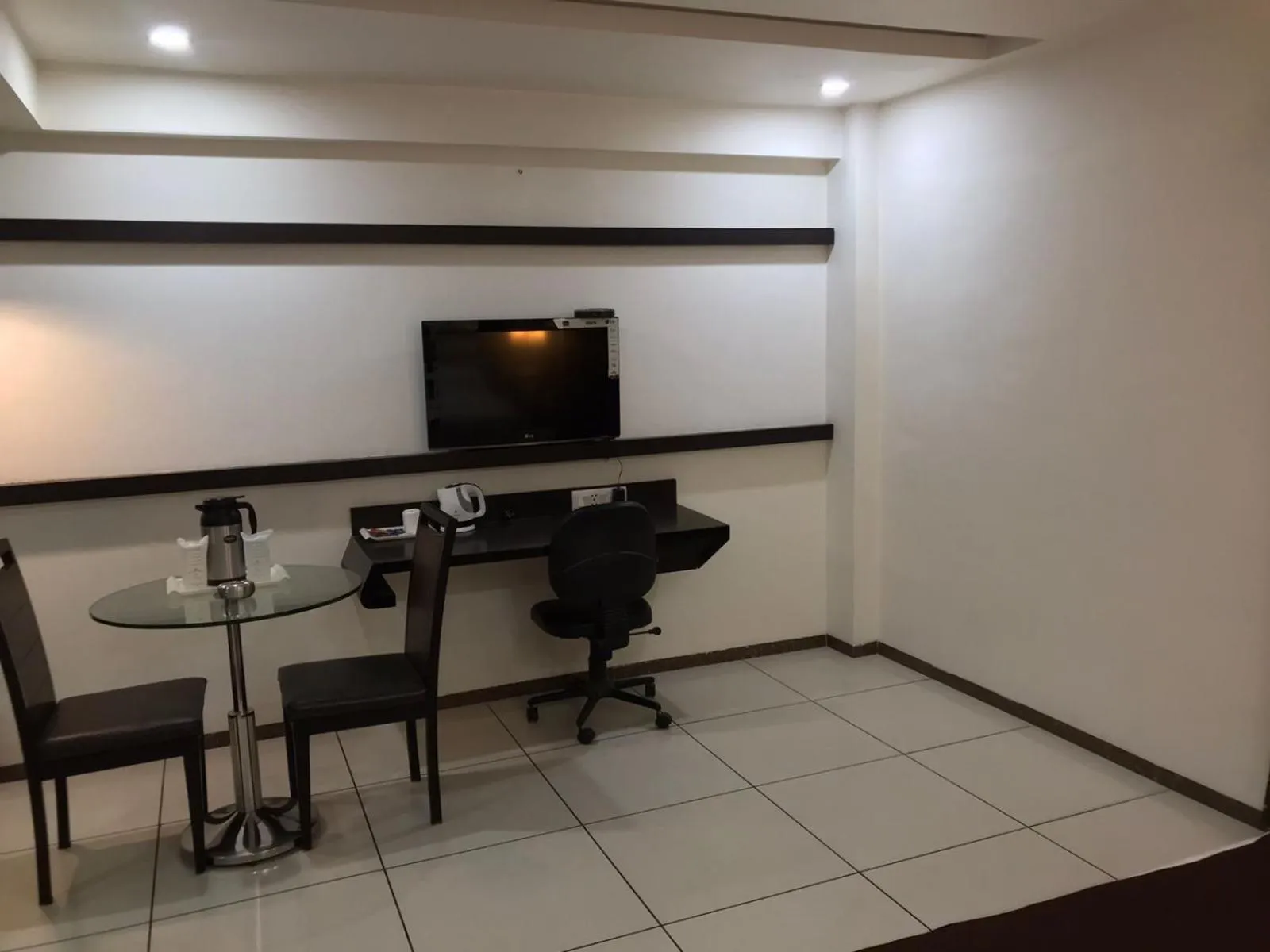 Business facilities in Pearl Hotel & Banquets Ahmedabad