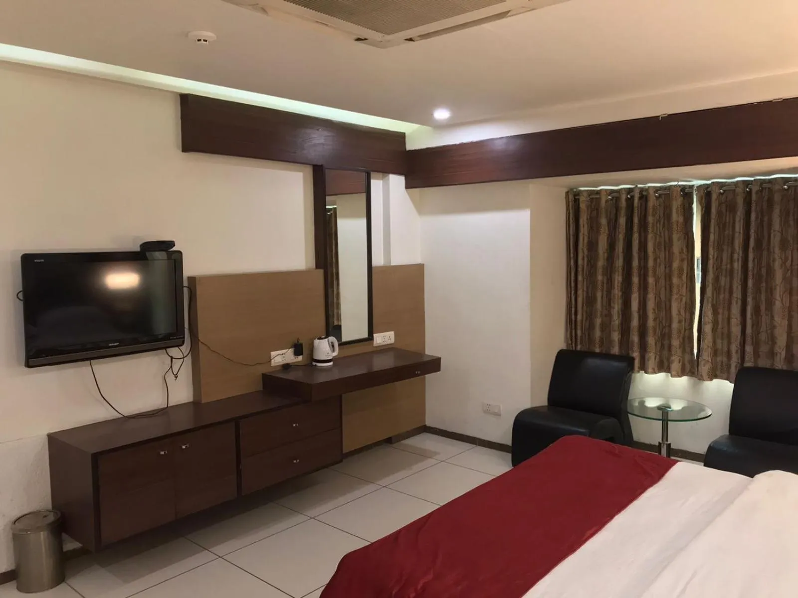 TV and multimedia in Pearl Hotel & Banquets Ahmedabad