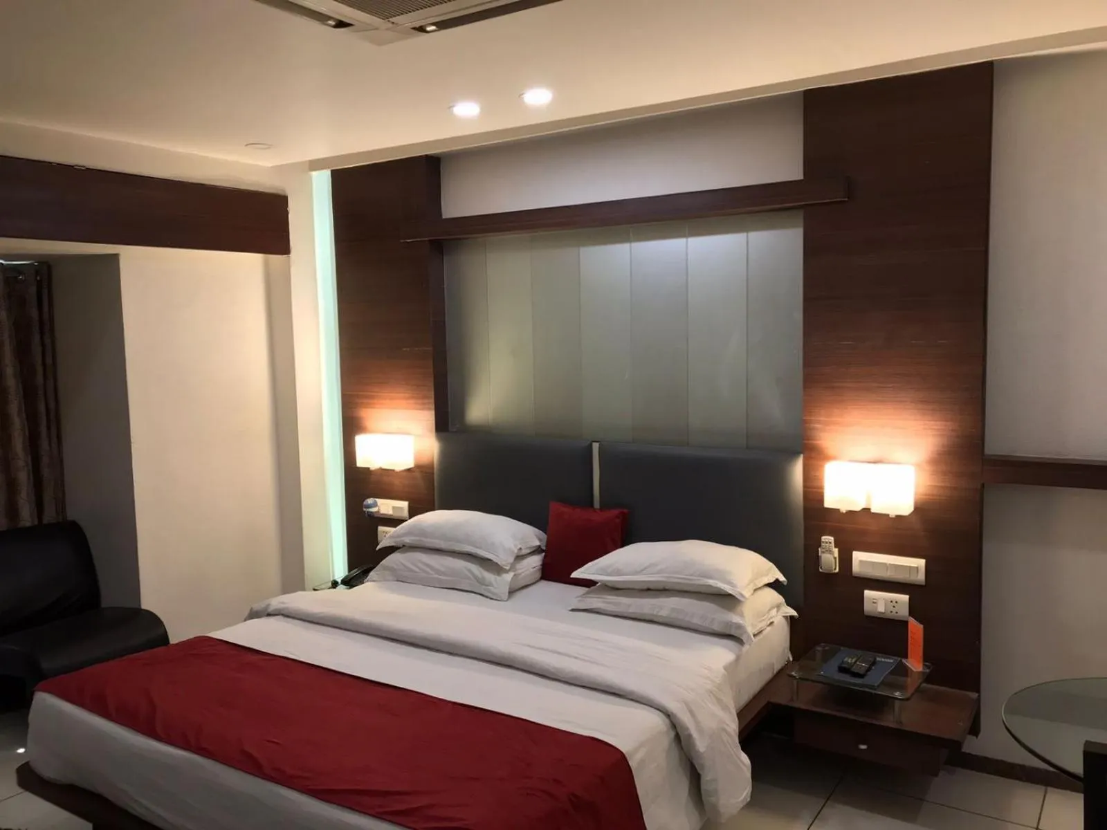Bed in Pearl Hotel & Banquets Ahmedabad