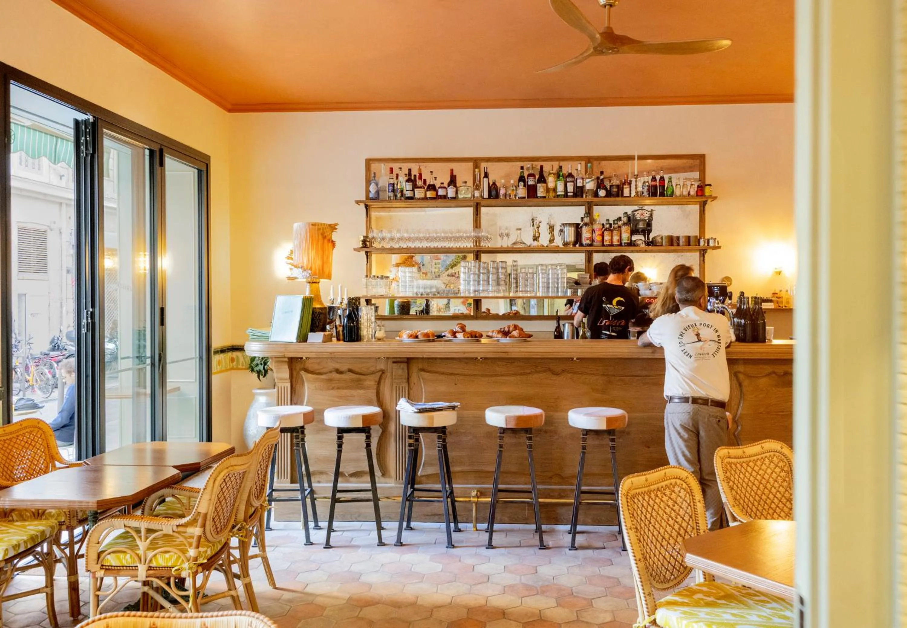 Restaurant/places to eat in Hôtel Amista Marseille - ancien Hôtel Saint Louis - Vieux Port