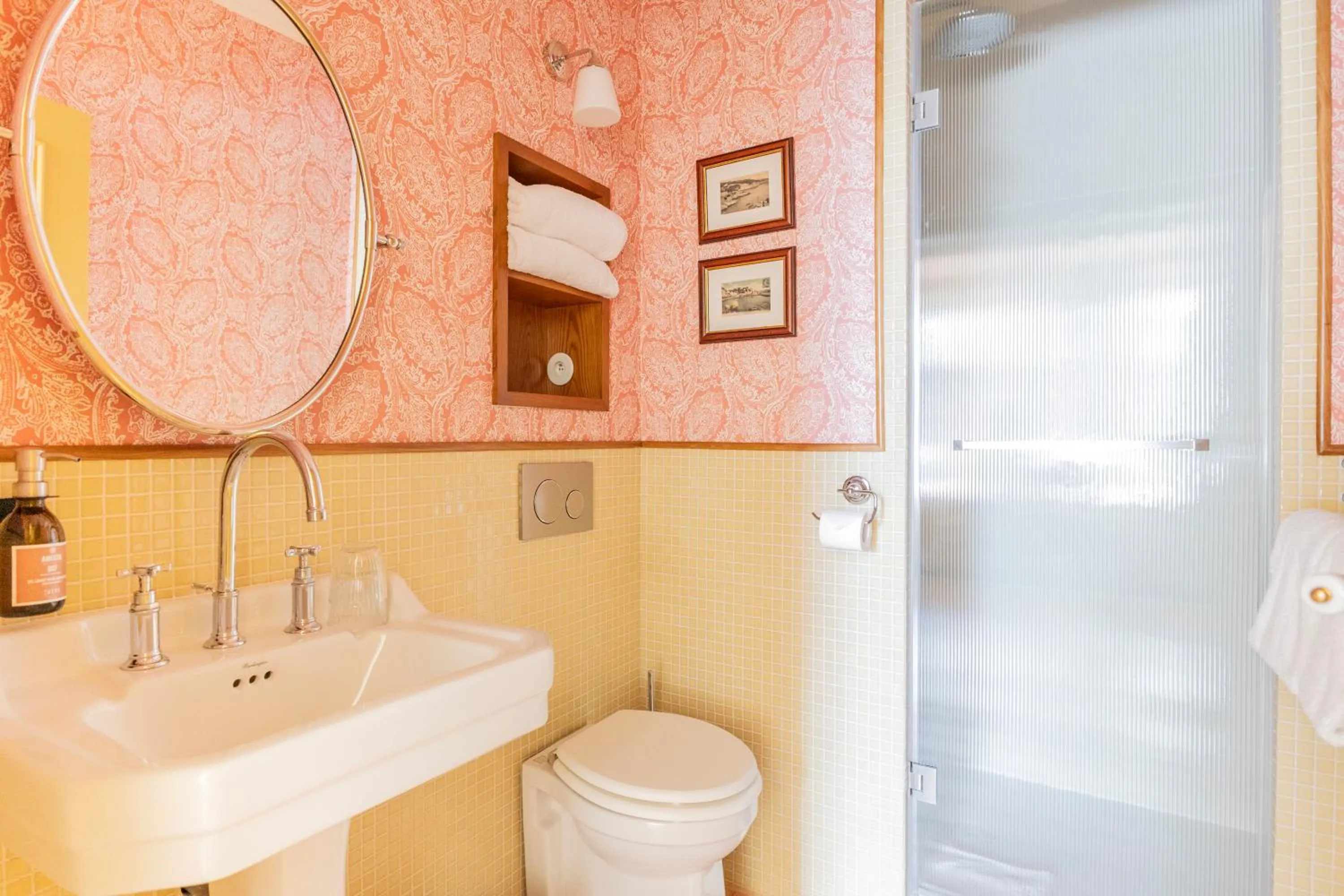 Bathroom in Hôtel Amista Marseille - ancien Hôtel Saint Louis - Vieux Port