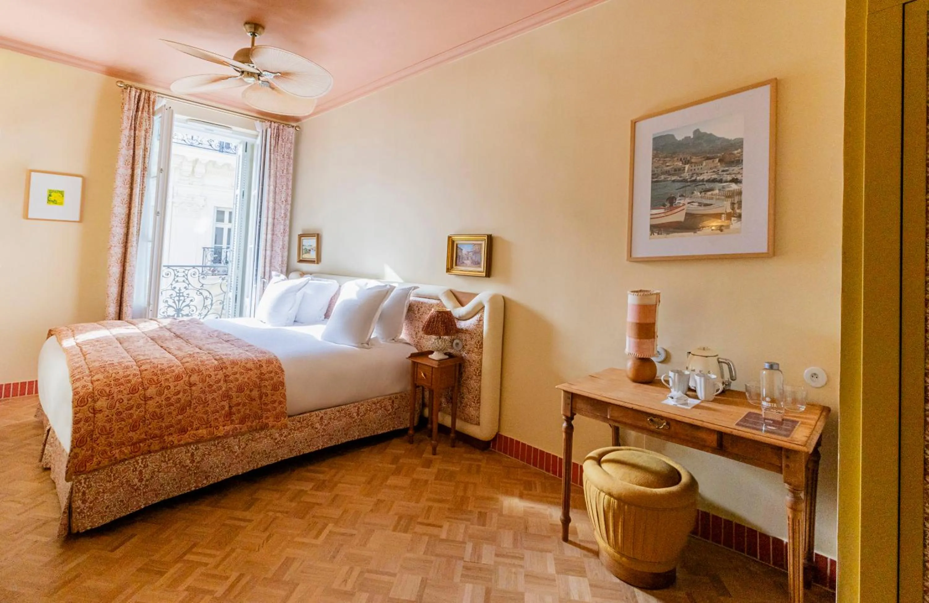 Bedroom, Bed in Hôtel Amista Marseille - ancien Hôtel Saint Louis - Vieux Port