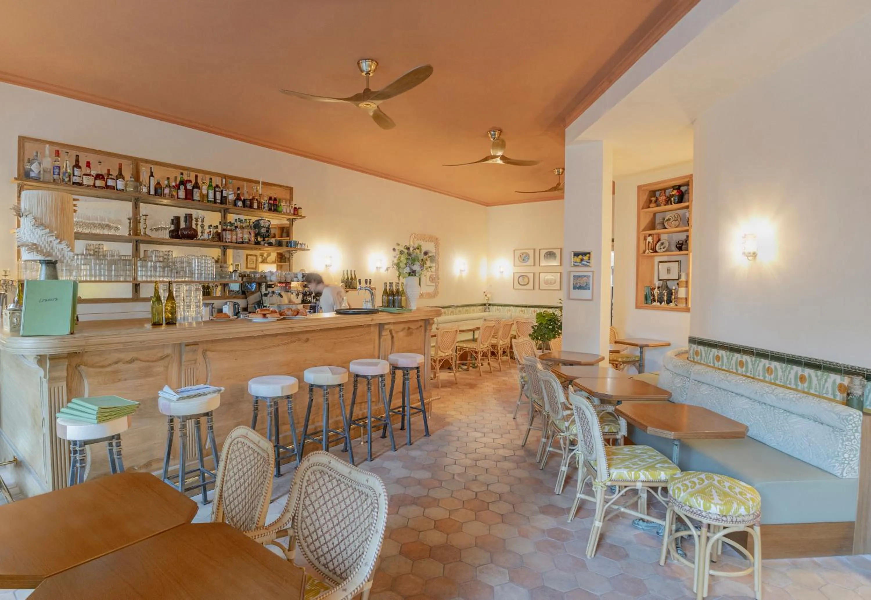 Restaurant/places to eat in Hôtel Amista Marseille - ancien Hôtel Saint Louis - Vieux Port