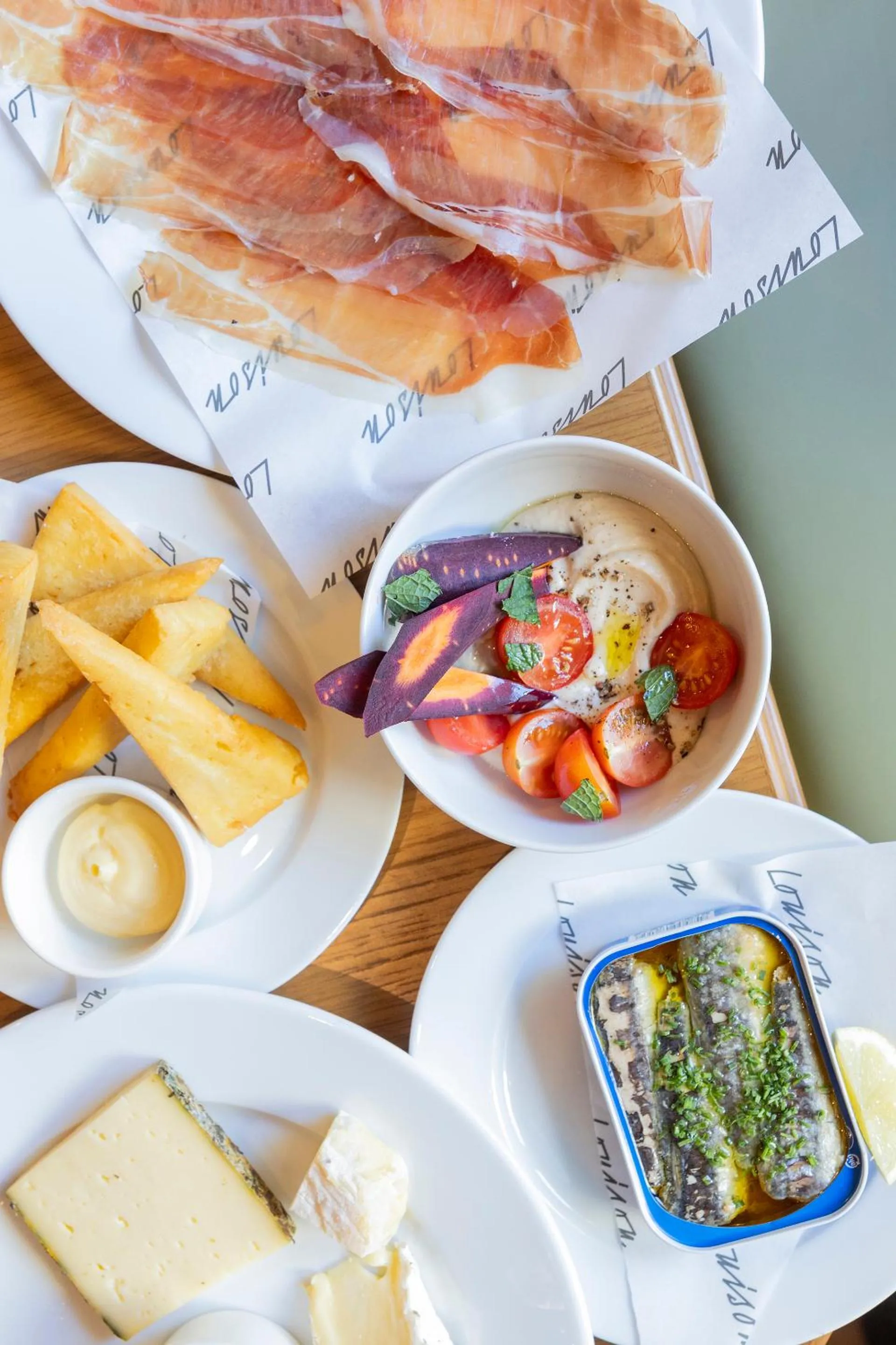 Restaurant/places to eat in Hôtel Amista Marseille - ancien Hôtel Saint Louis - Vieux Port