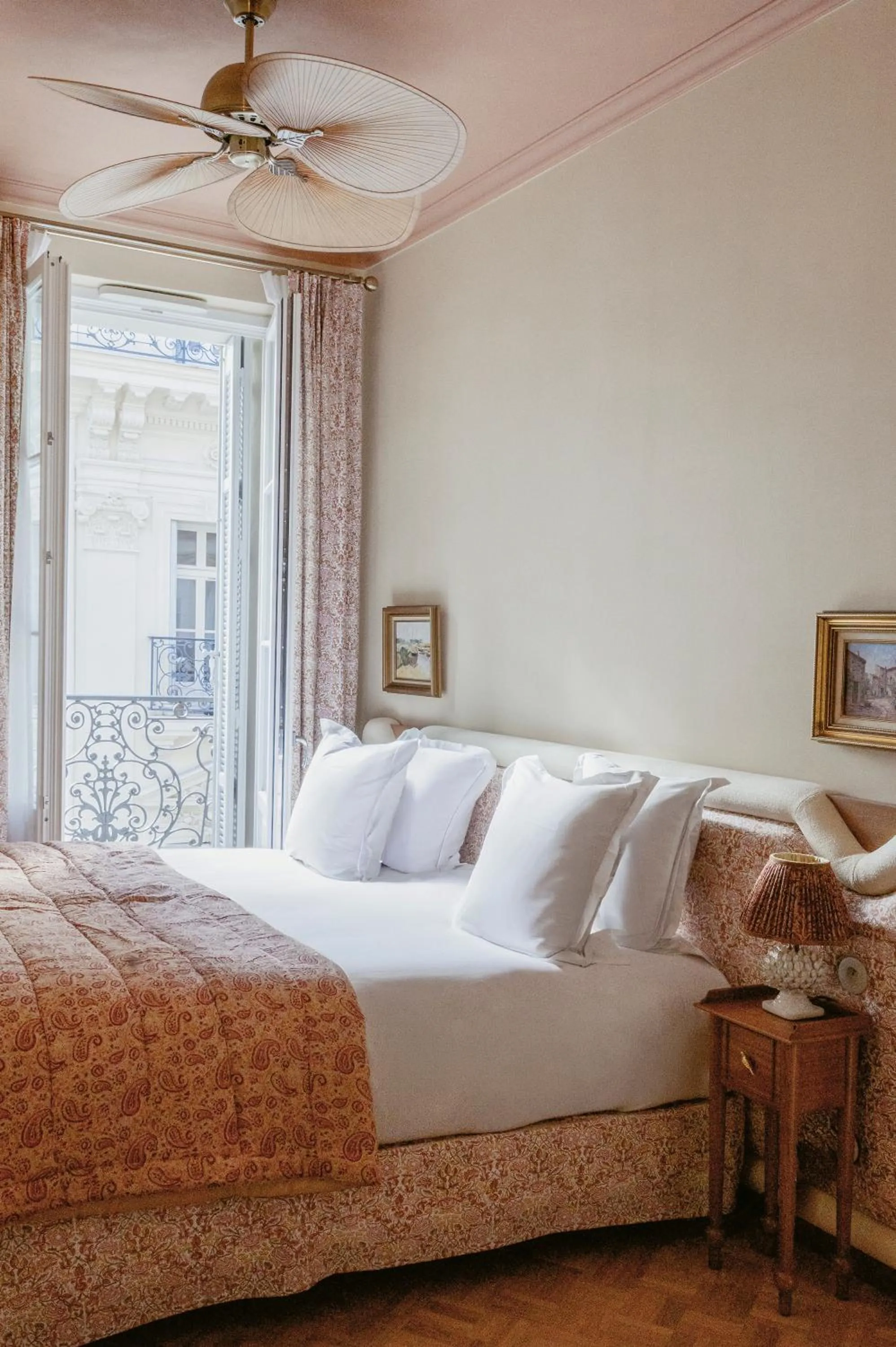 Bedroom, Bed in Hôtel Amista Marseille - ancien Hôtel Saint Louis - Vieux Port