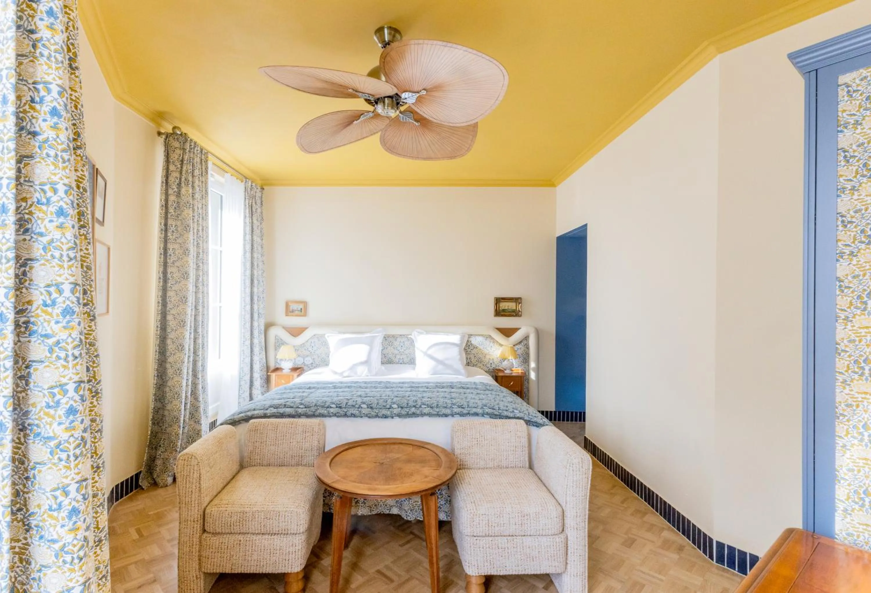 Bedroom, Bed in Hôtel Amista Marseille - ancien Hôtel Saint Louis - Vieux Port