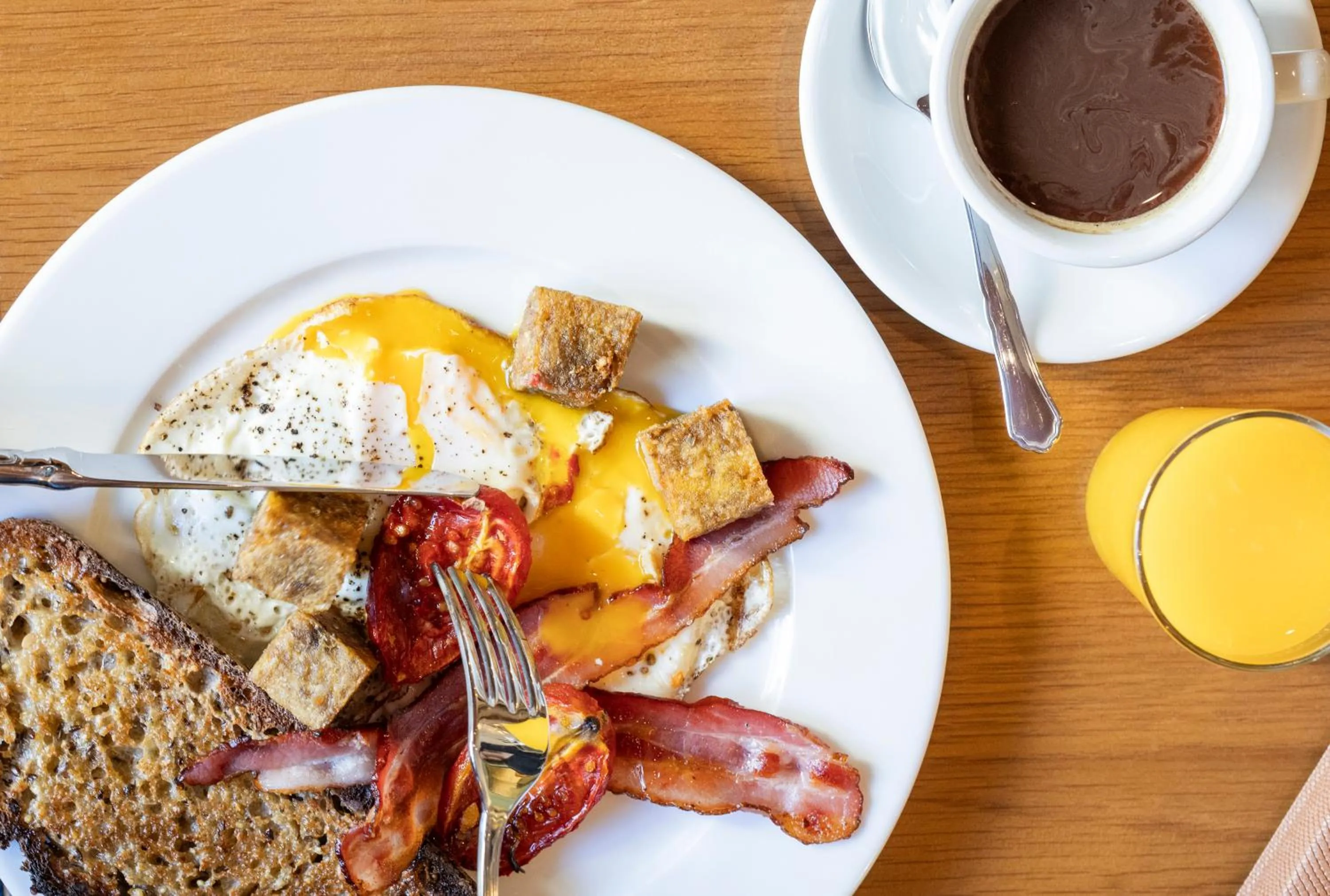 Restaurant/places to eat in Hôtel Amista Marseille - ancien Hôtel Saint Louis - Vieux Port