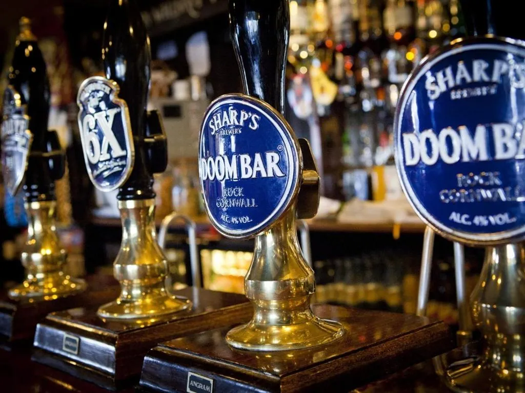 Lounge or bar in Seaview Inn