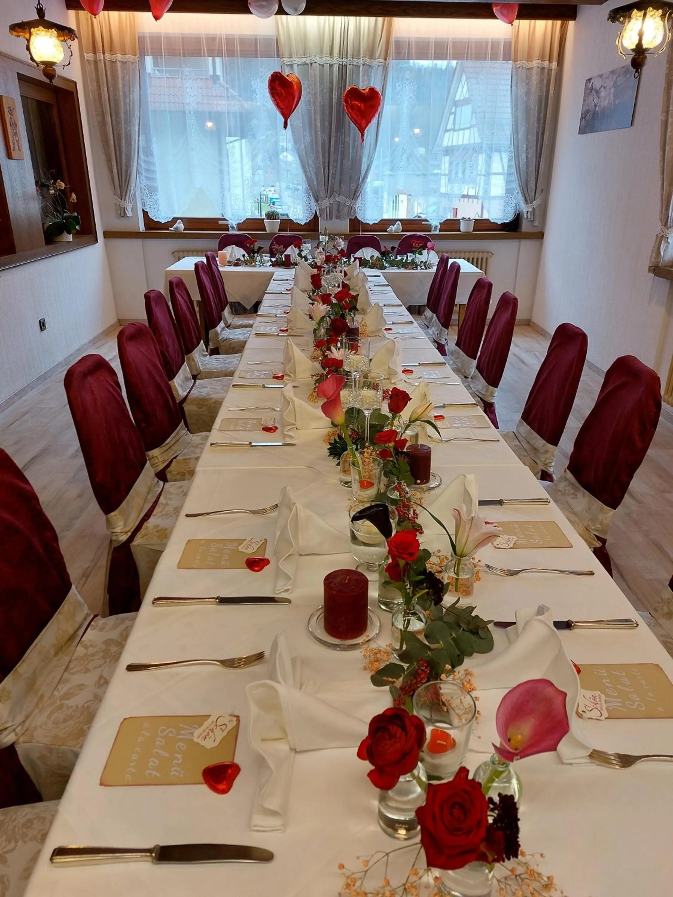 Restaurant/places to eat in Hotel Eleon