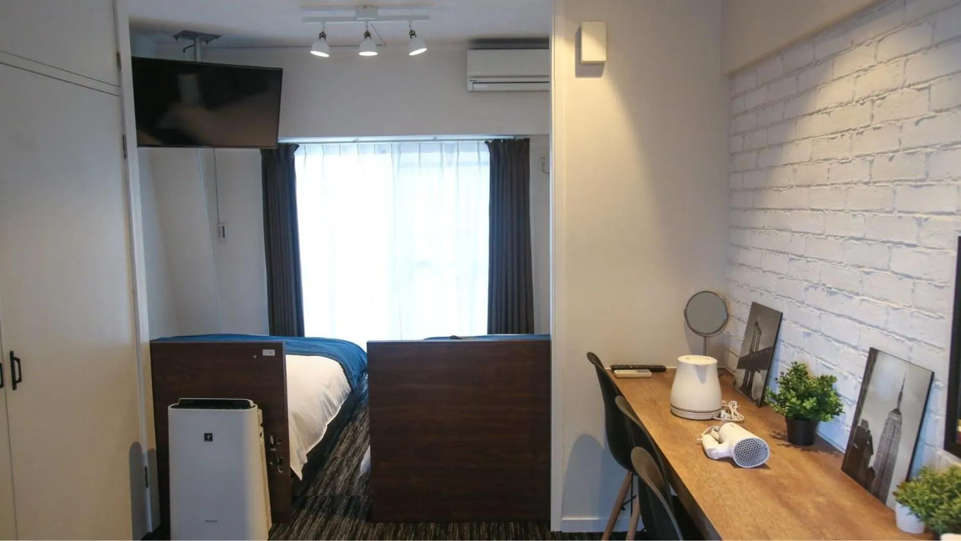 N33 Hakata Sta Riverside