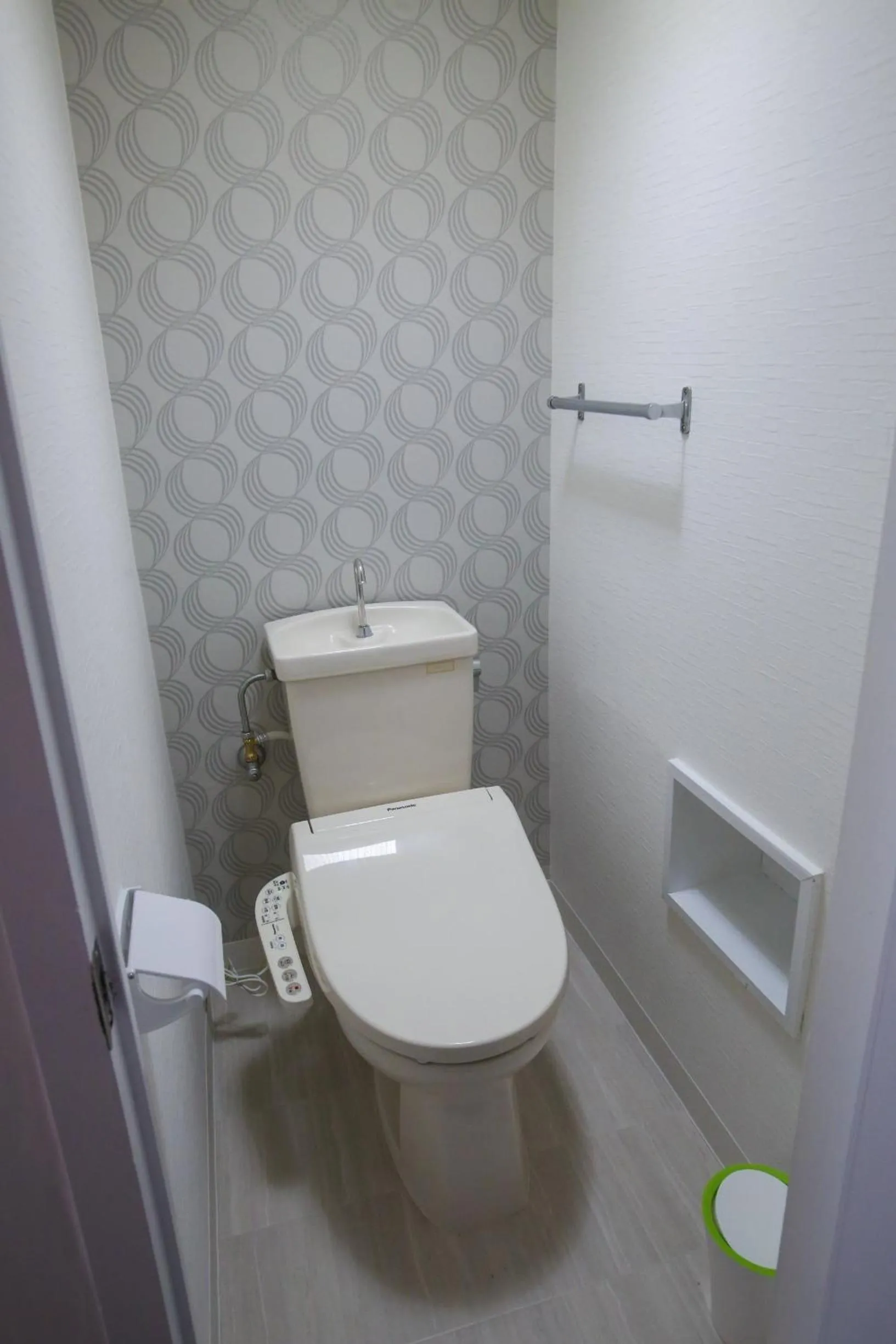 N33 Hakata Sta Riverside