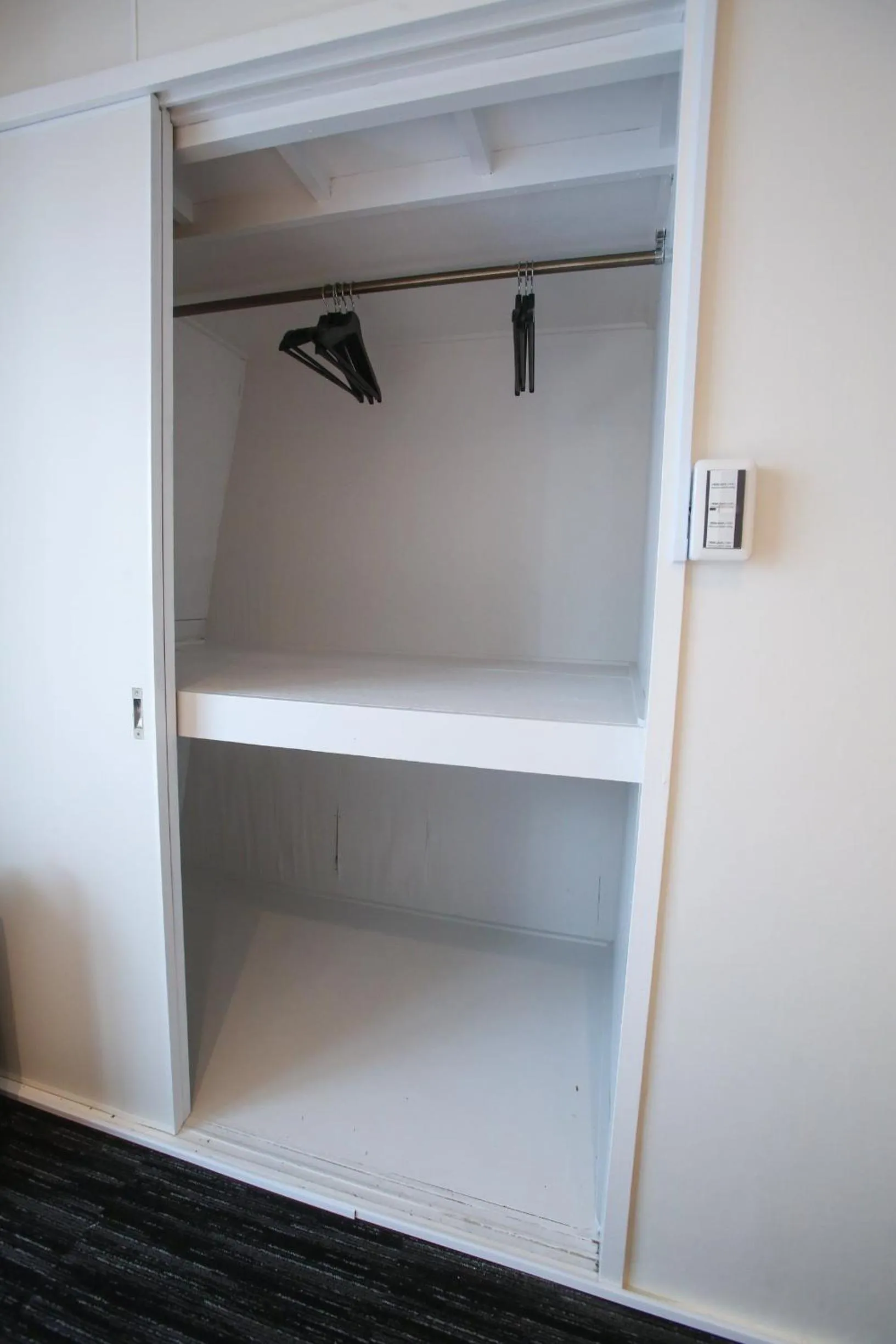 N33 Hakata Sta Riverside