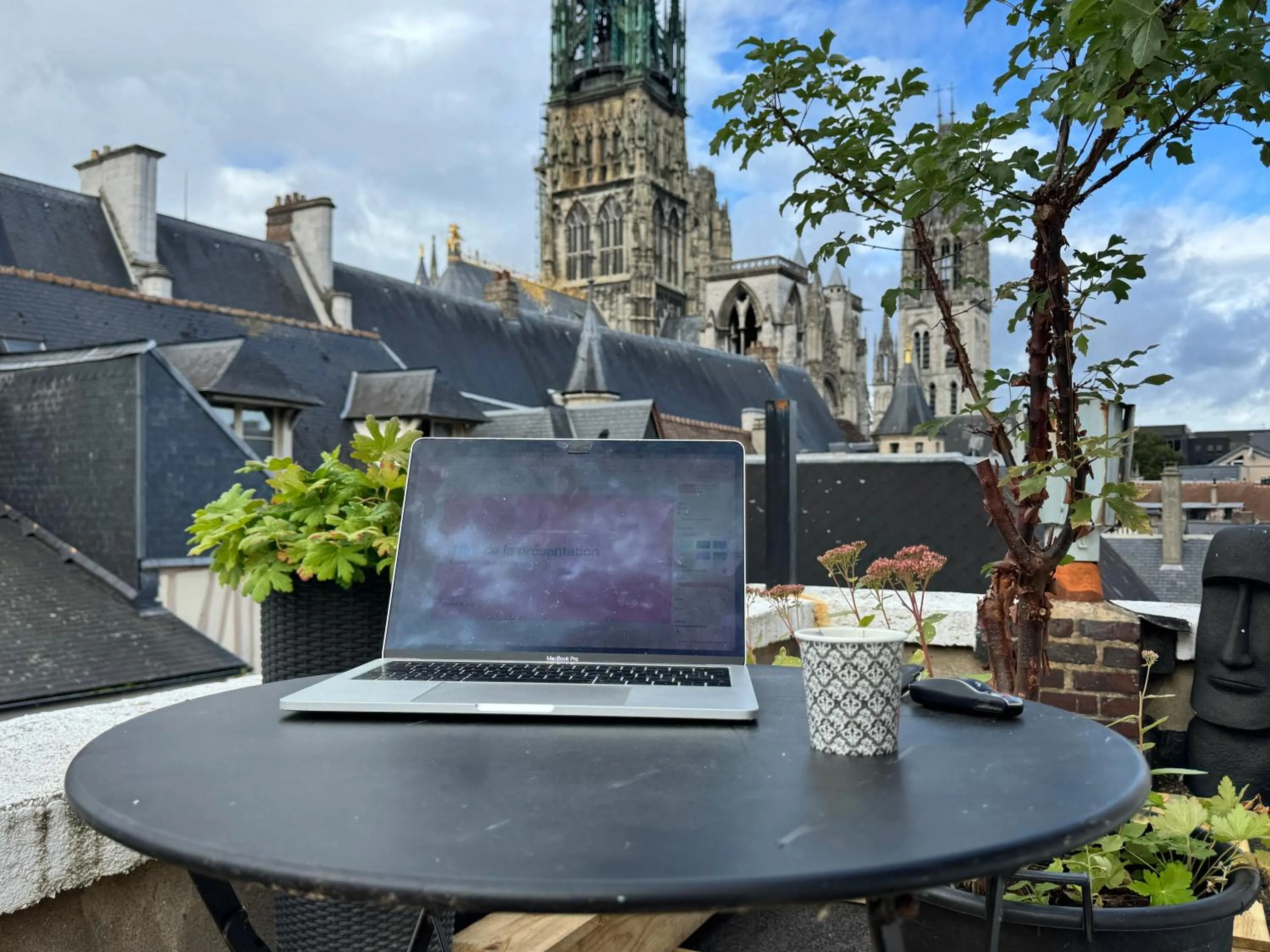 Patio in Hôtel De La Cathédrale