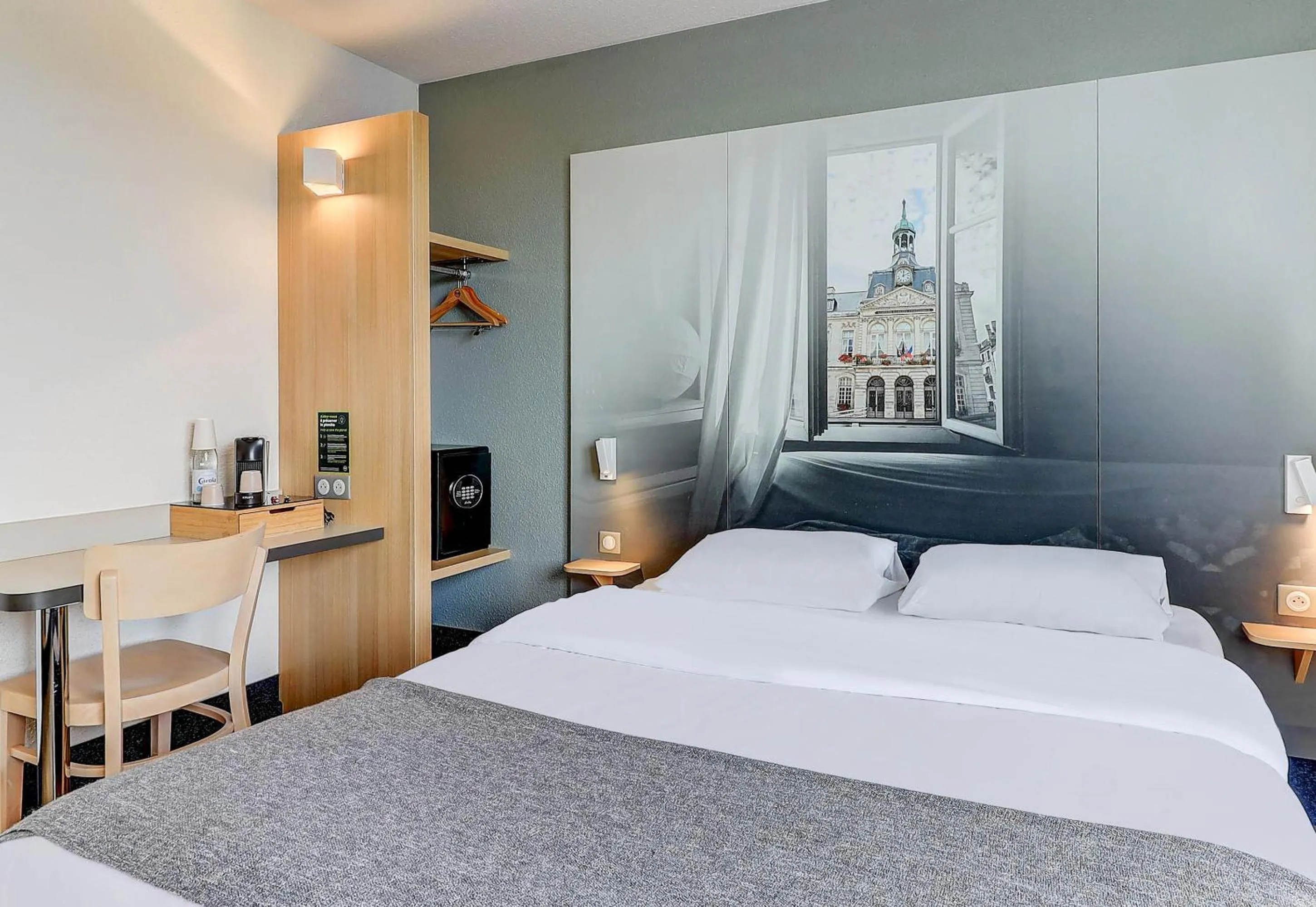 Bedroom, Bed in B&B HOTEL Chaumont