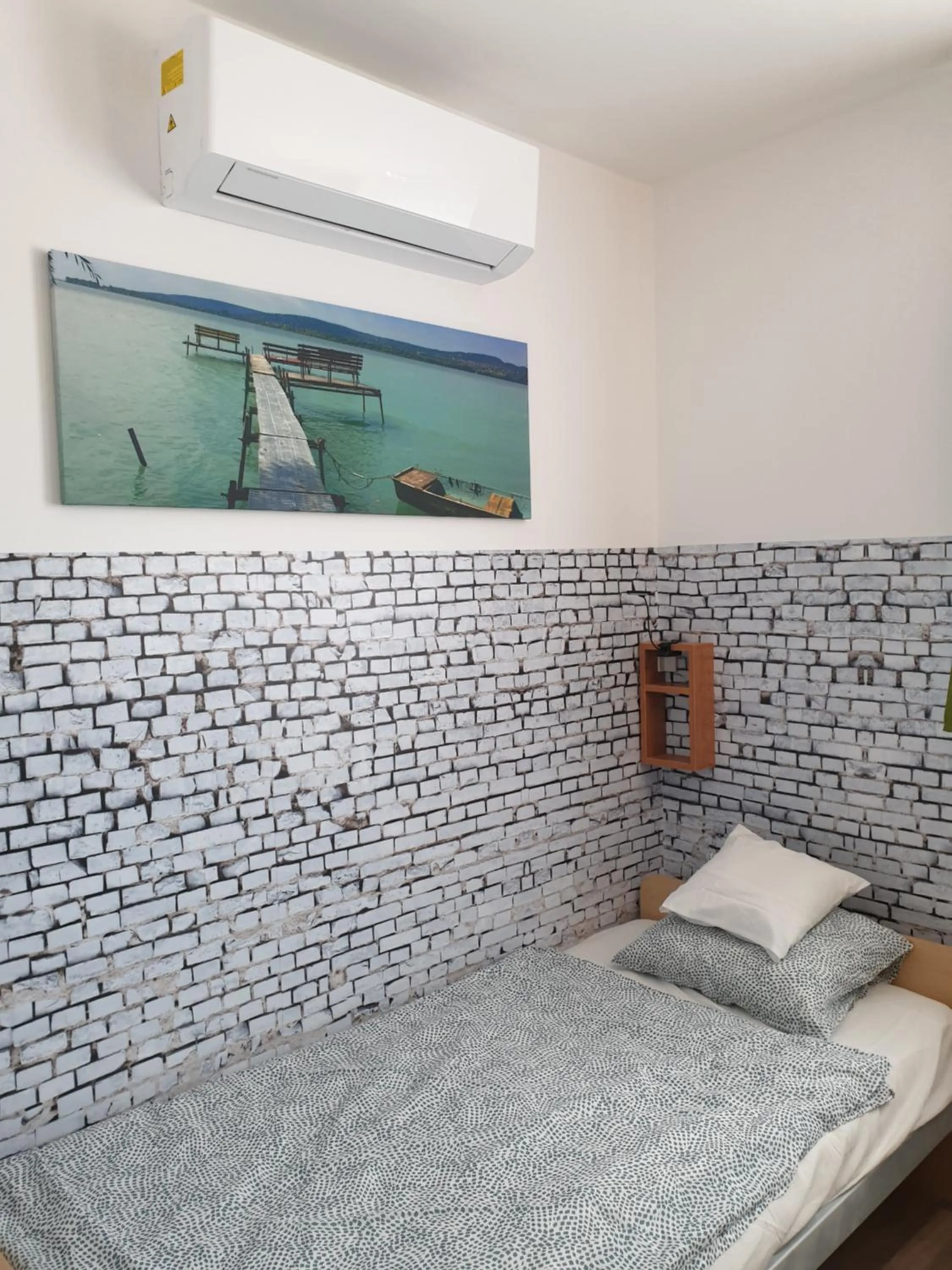 Bed in Kid Família Panzió Balatonszárszó