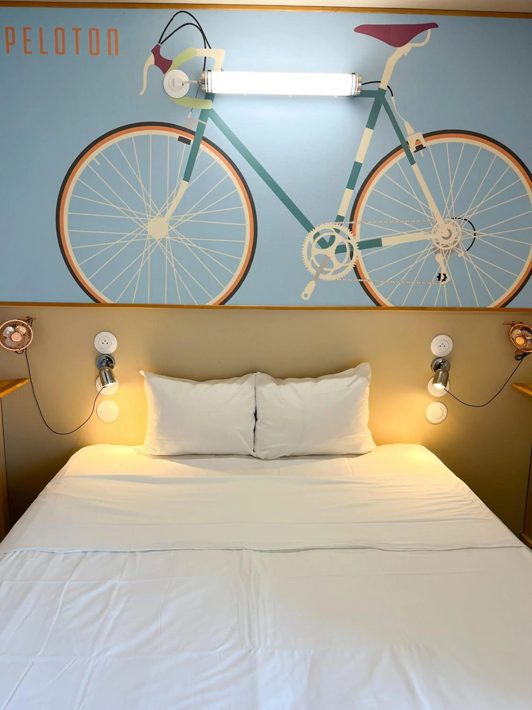 Bed in The People - Tours