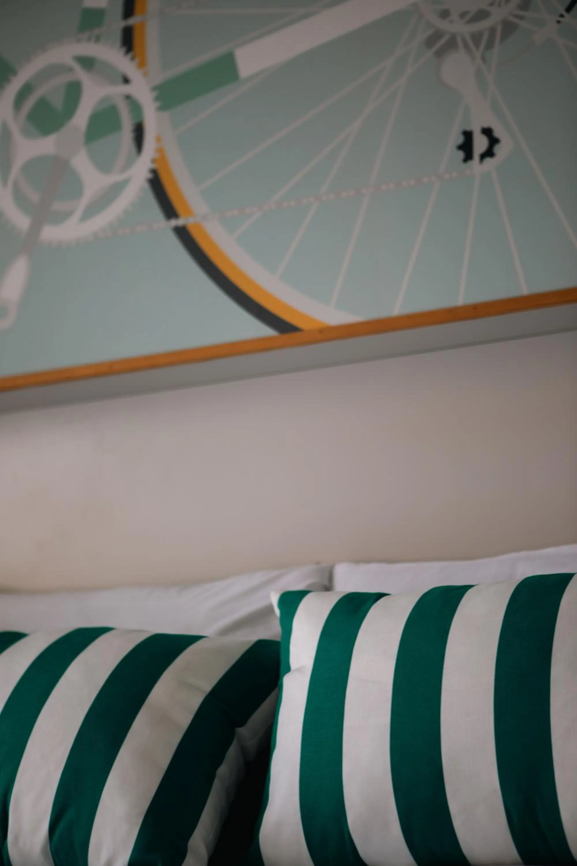 Bed in The People - Tours