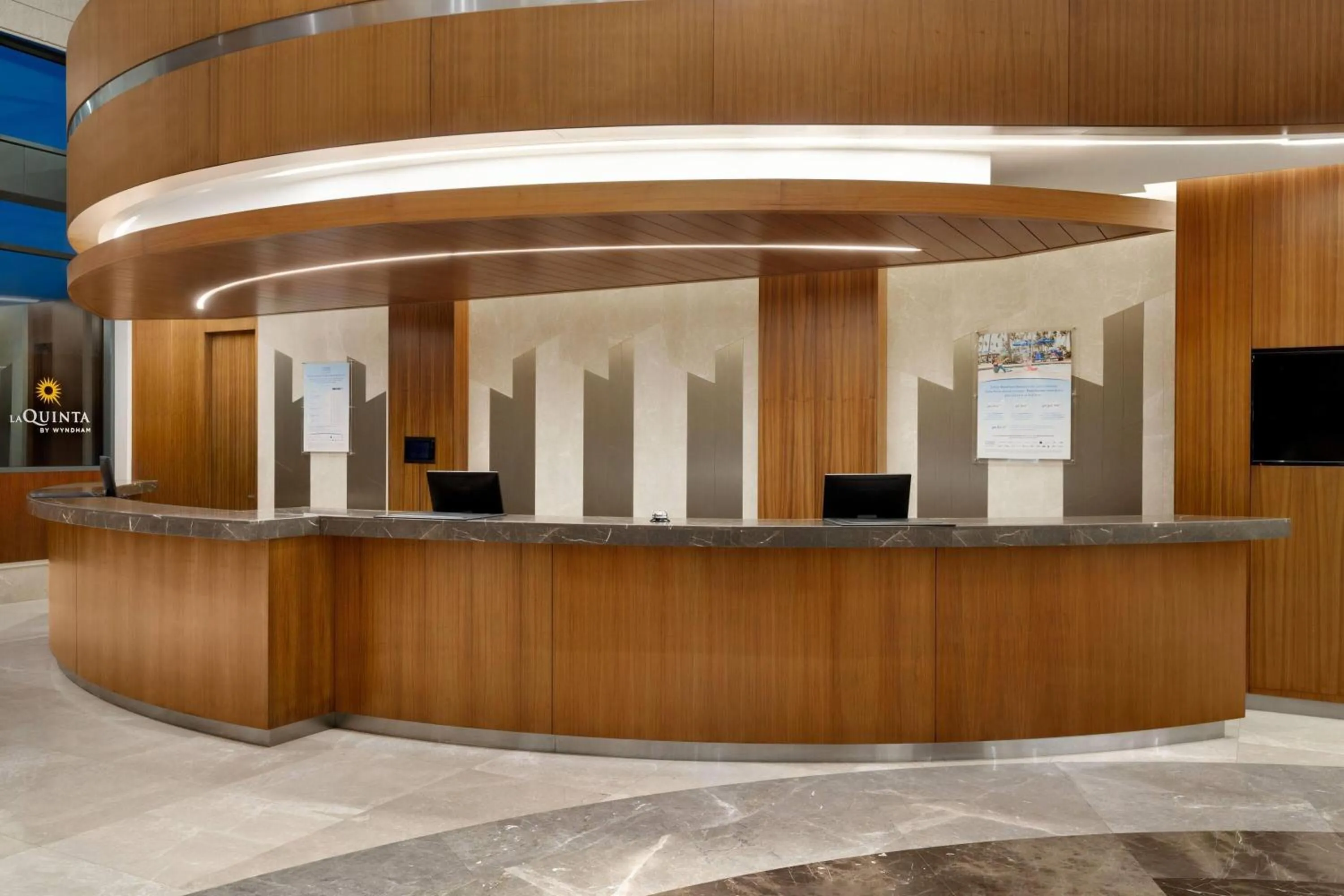 Lobby or reception in La Quinta by Wyndham Istanbul Gunesli
