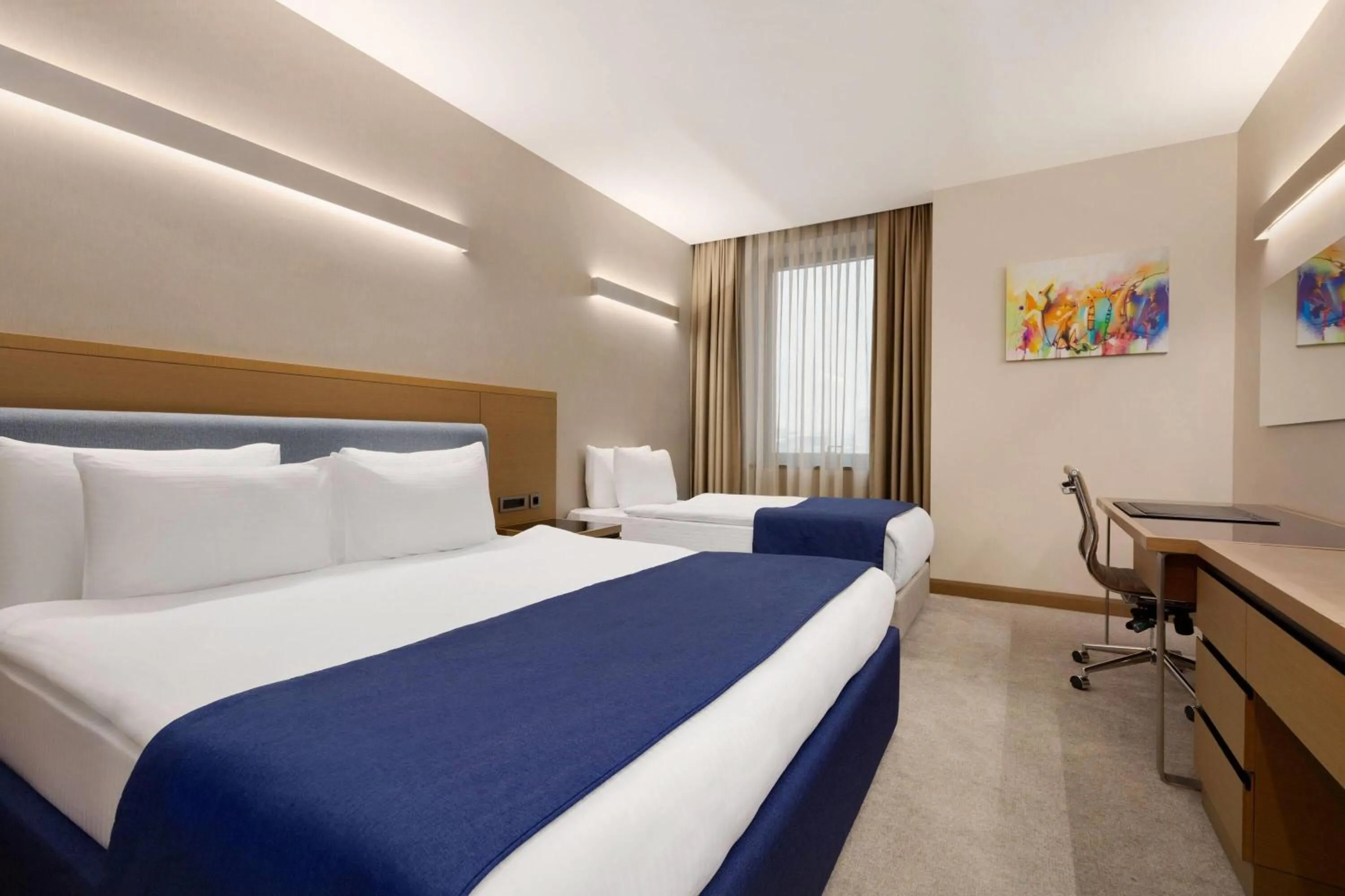 Photo of the whole room, Bed in La Quinta by Wyndham Istanbul Gunesli