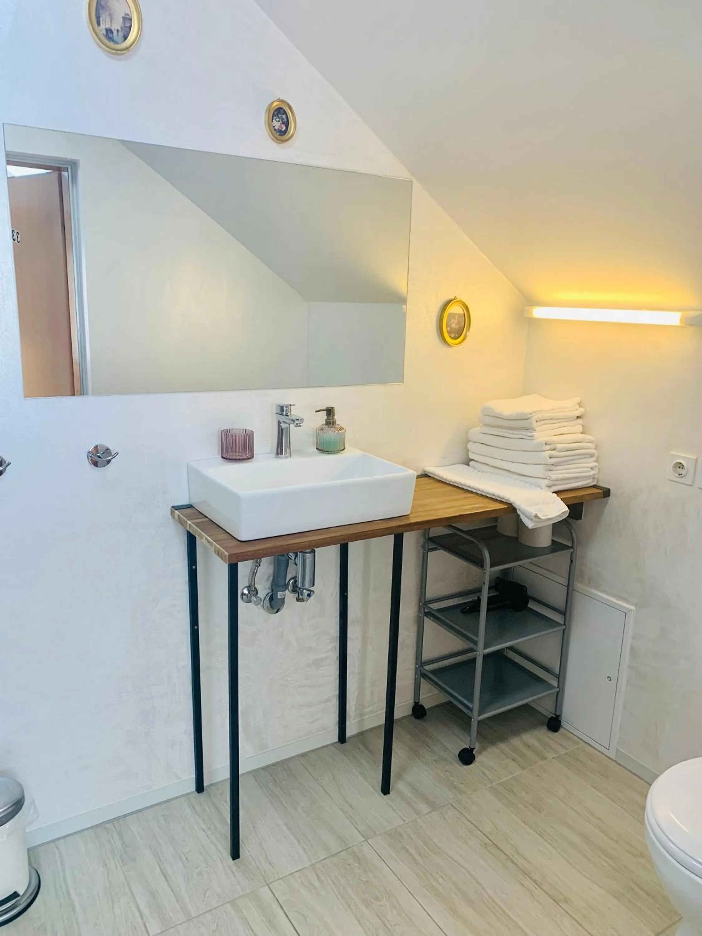 Shower in Hotel Maj Inn