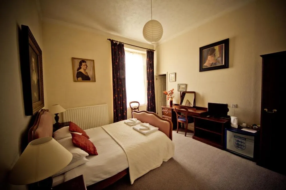 Photo of the whole room, Bed in The White Hart Hotel