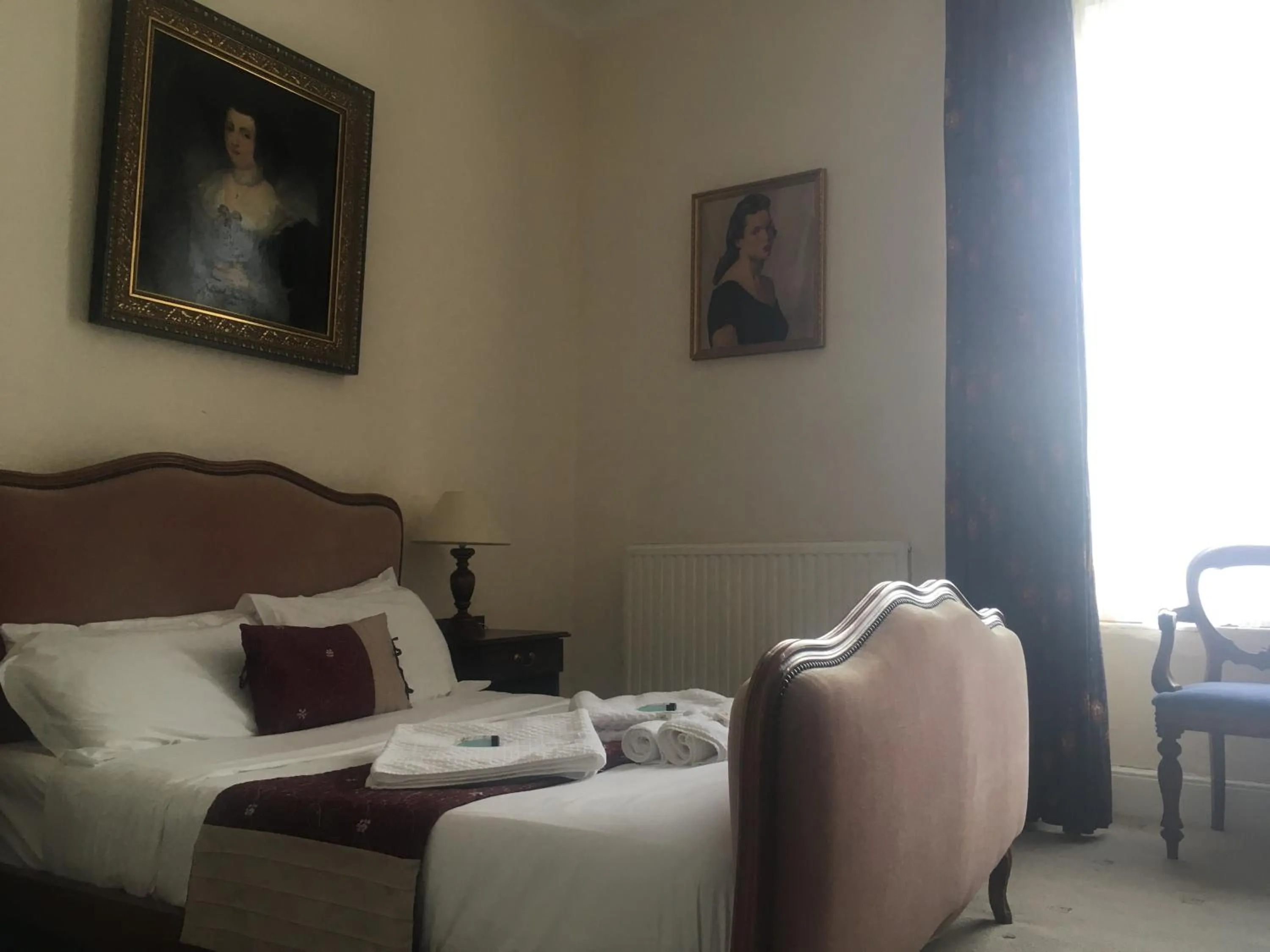 Bed in The White Hart Hotel