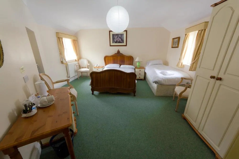 Photo of the whole room, Bed in The White Hart Hotel