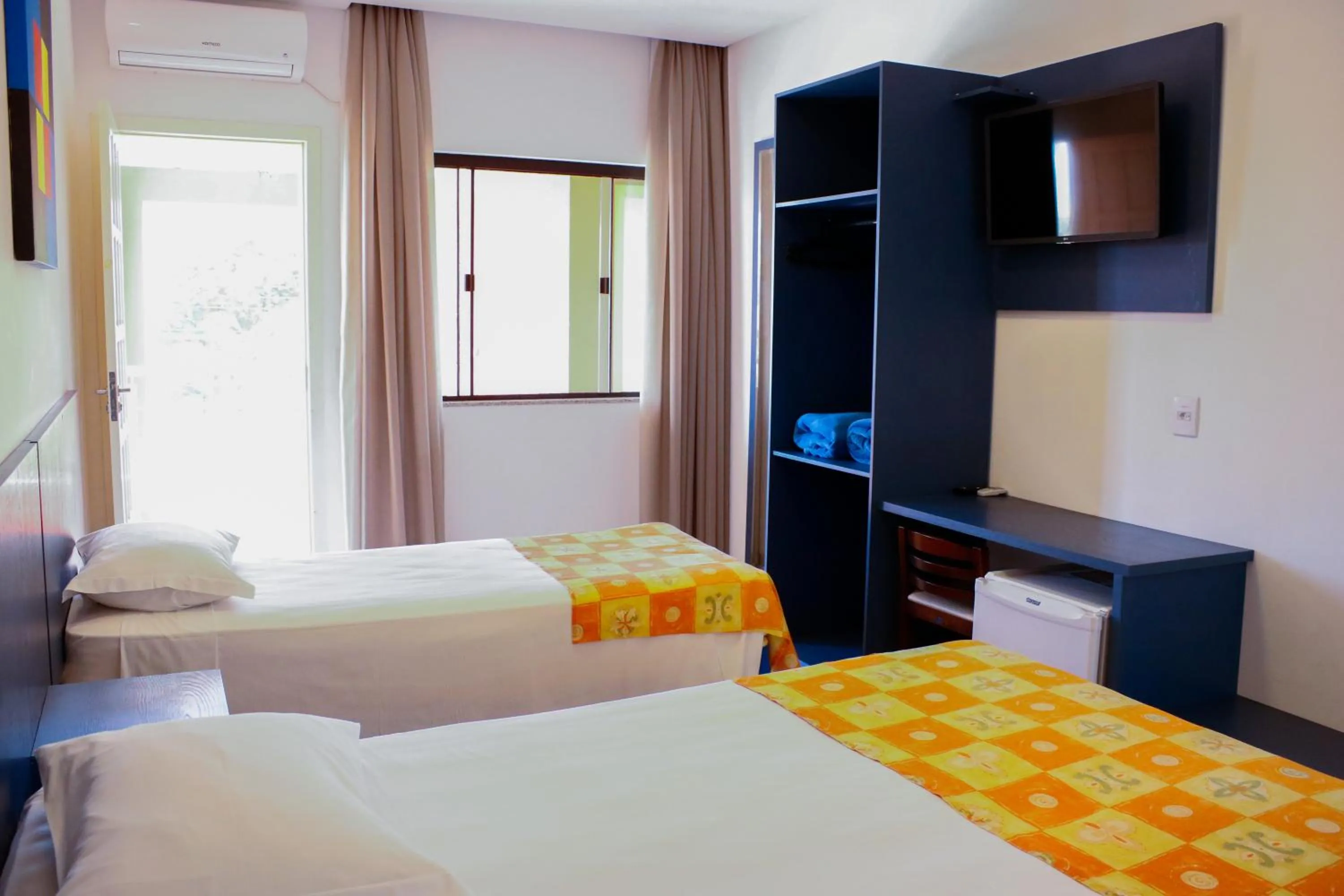 Photo of the whole room, Bed in Hotel Açoriano