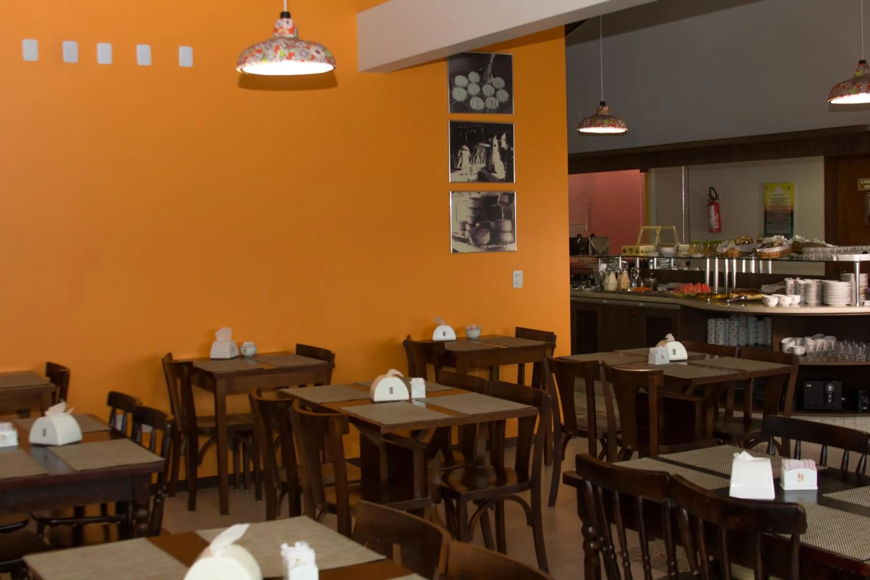 Restaurant/places to eat in Hotel Açoriano