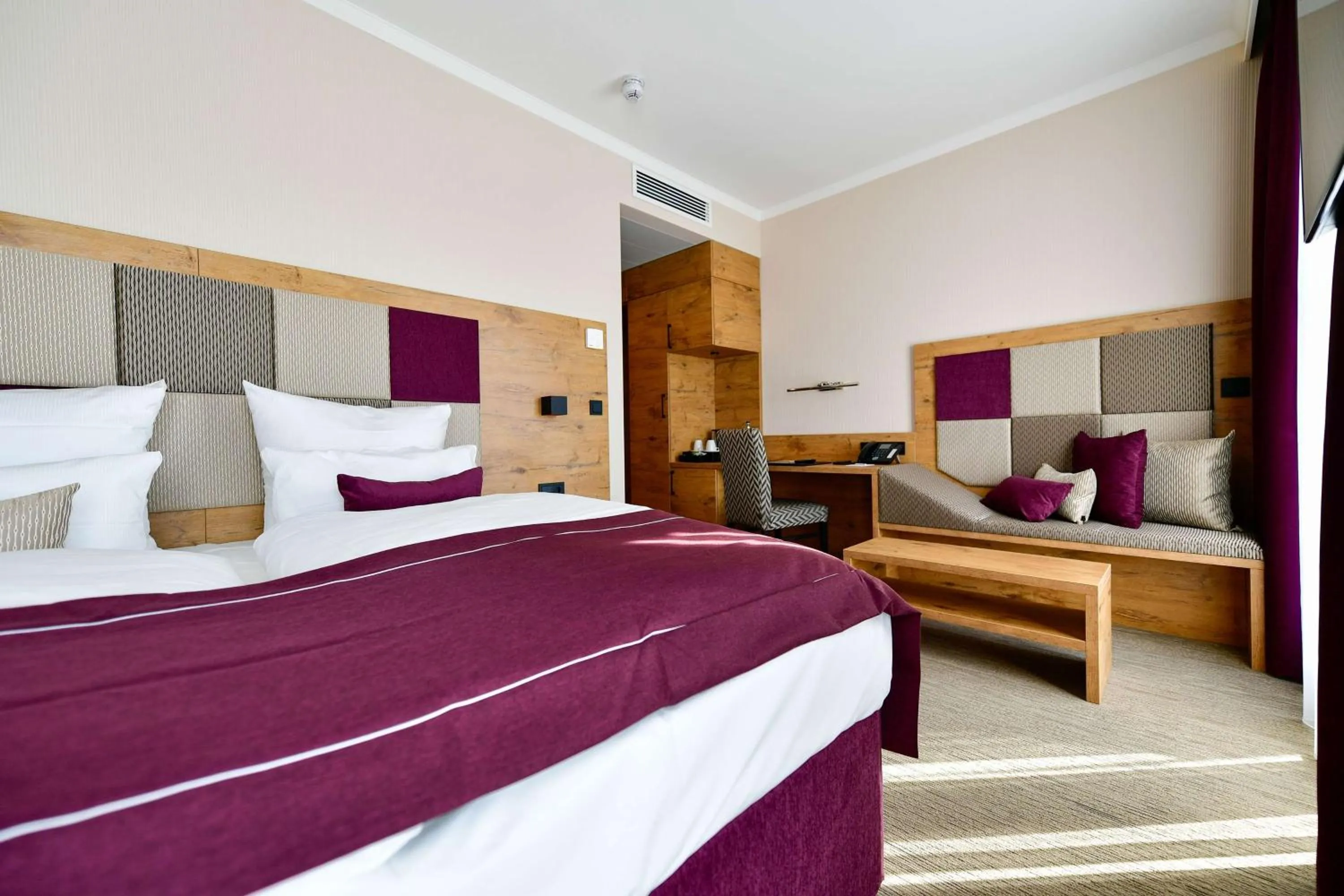 Bedroom, Bed in Best Western Plus Parkhotel & Spa Cottbus
