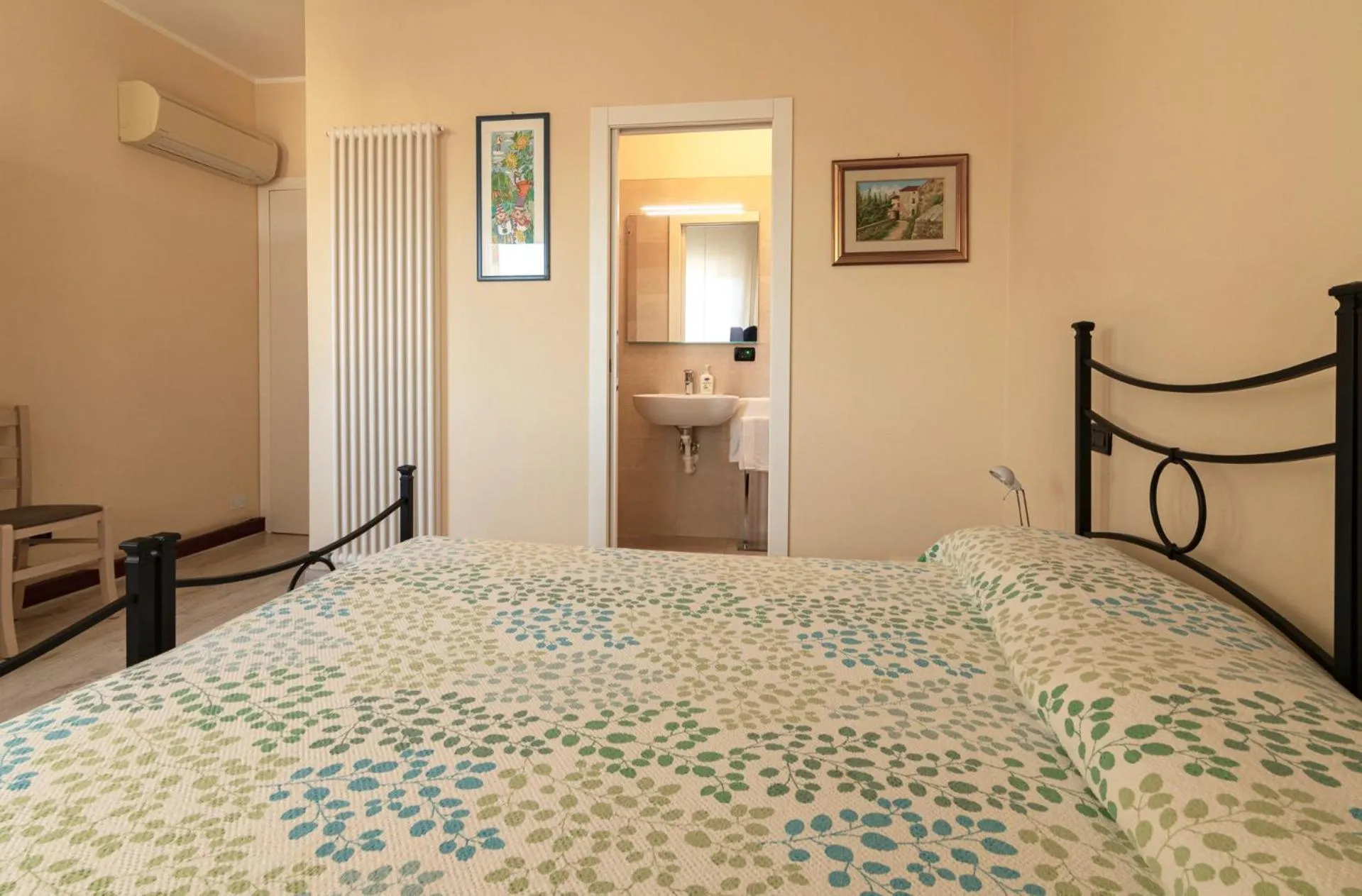 Photo of the whole room, Bed in B&B Villa Lattes