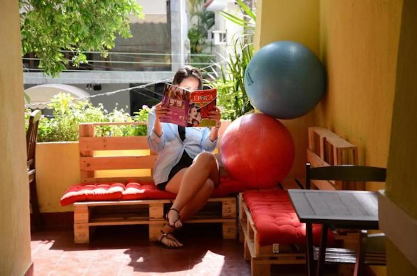 Seating area in Brasileranza Hostel