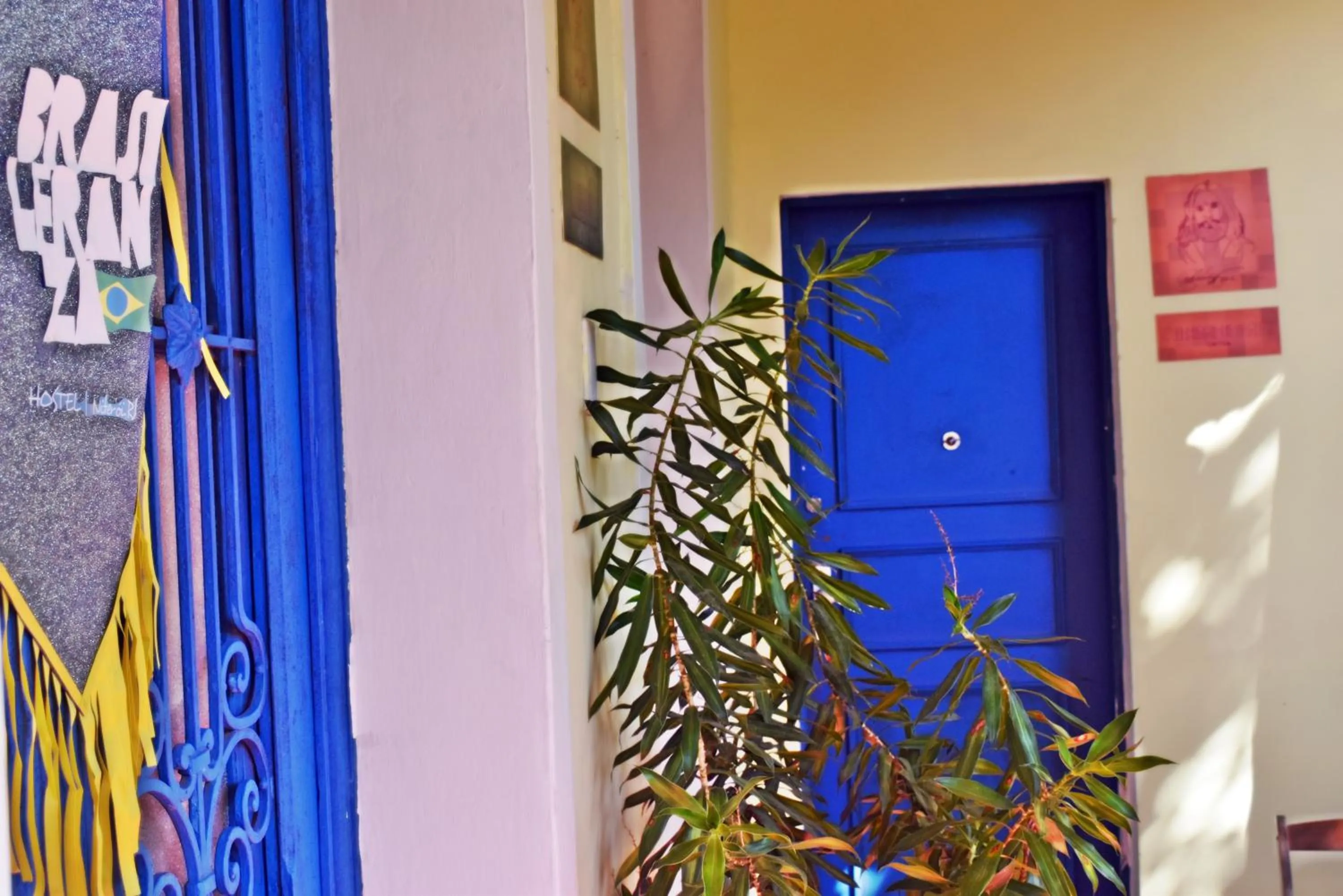 Facade/entrance in Brasileranza Hostel