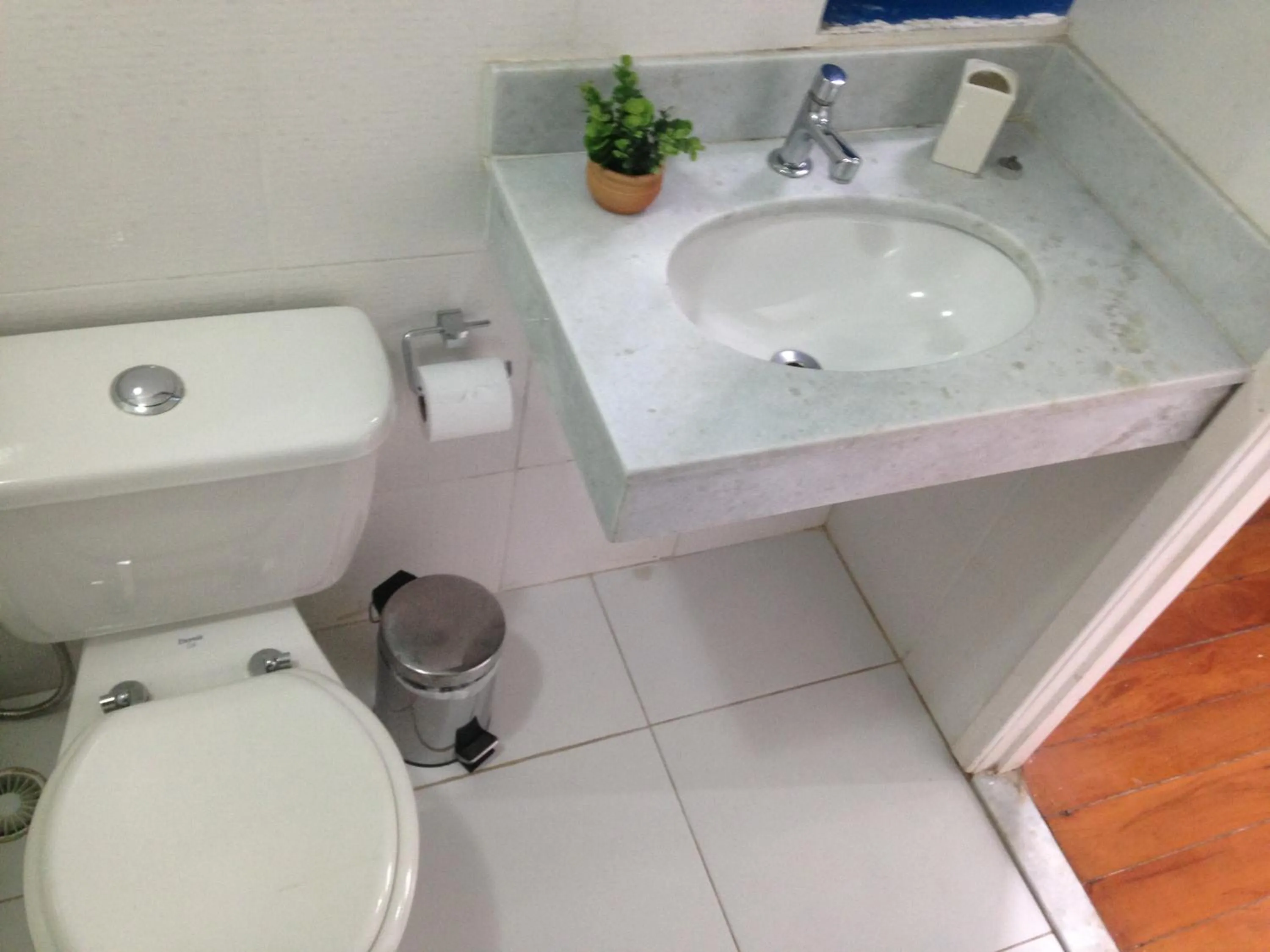 Bathroom in Brasileranza Hostel