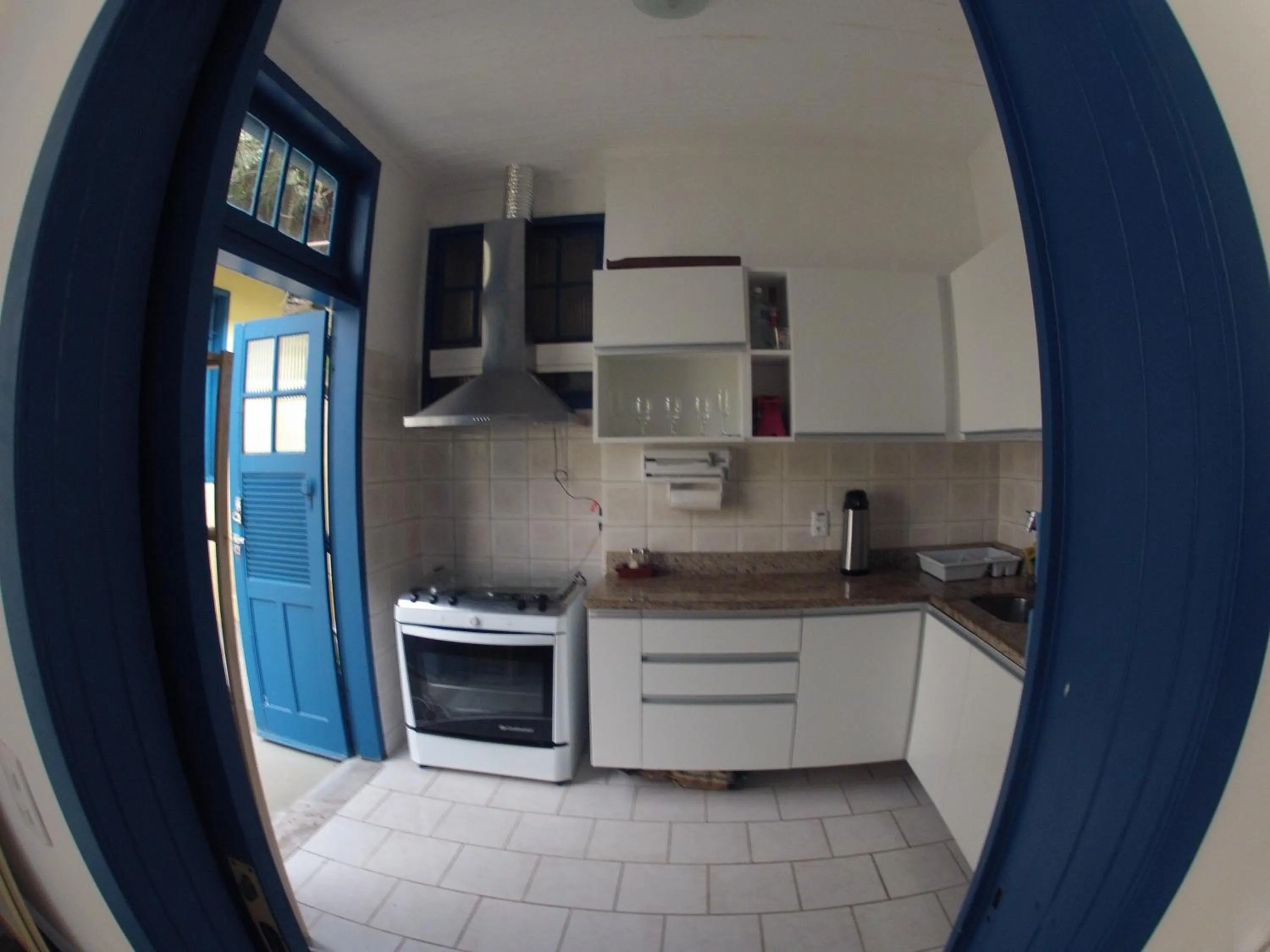 Kitchen or kitchenette in Brasileranza Hostel