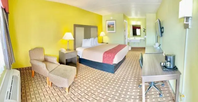 Bed in American Inn Princeton