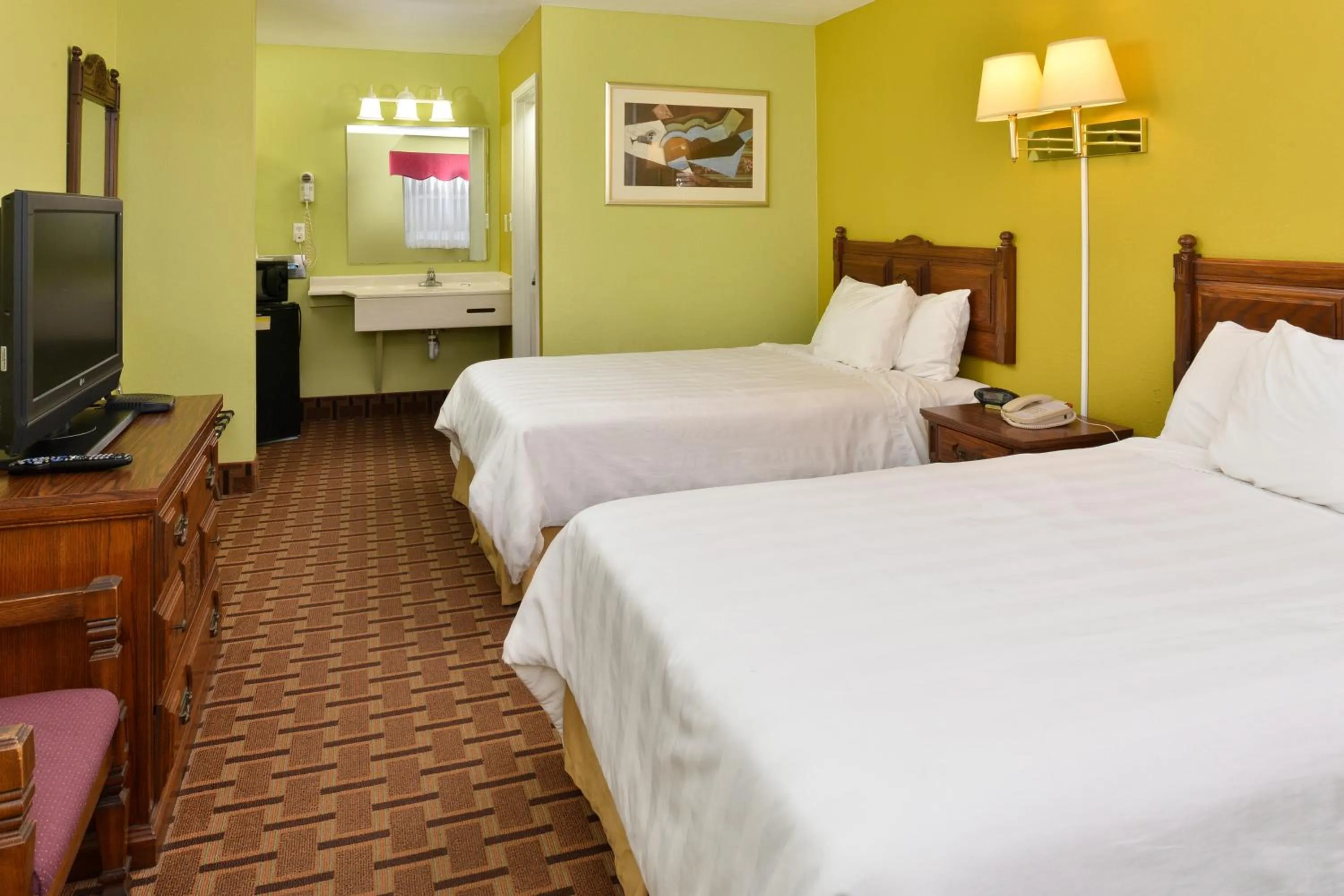 Bed in American Inn Princeton