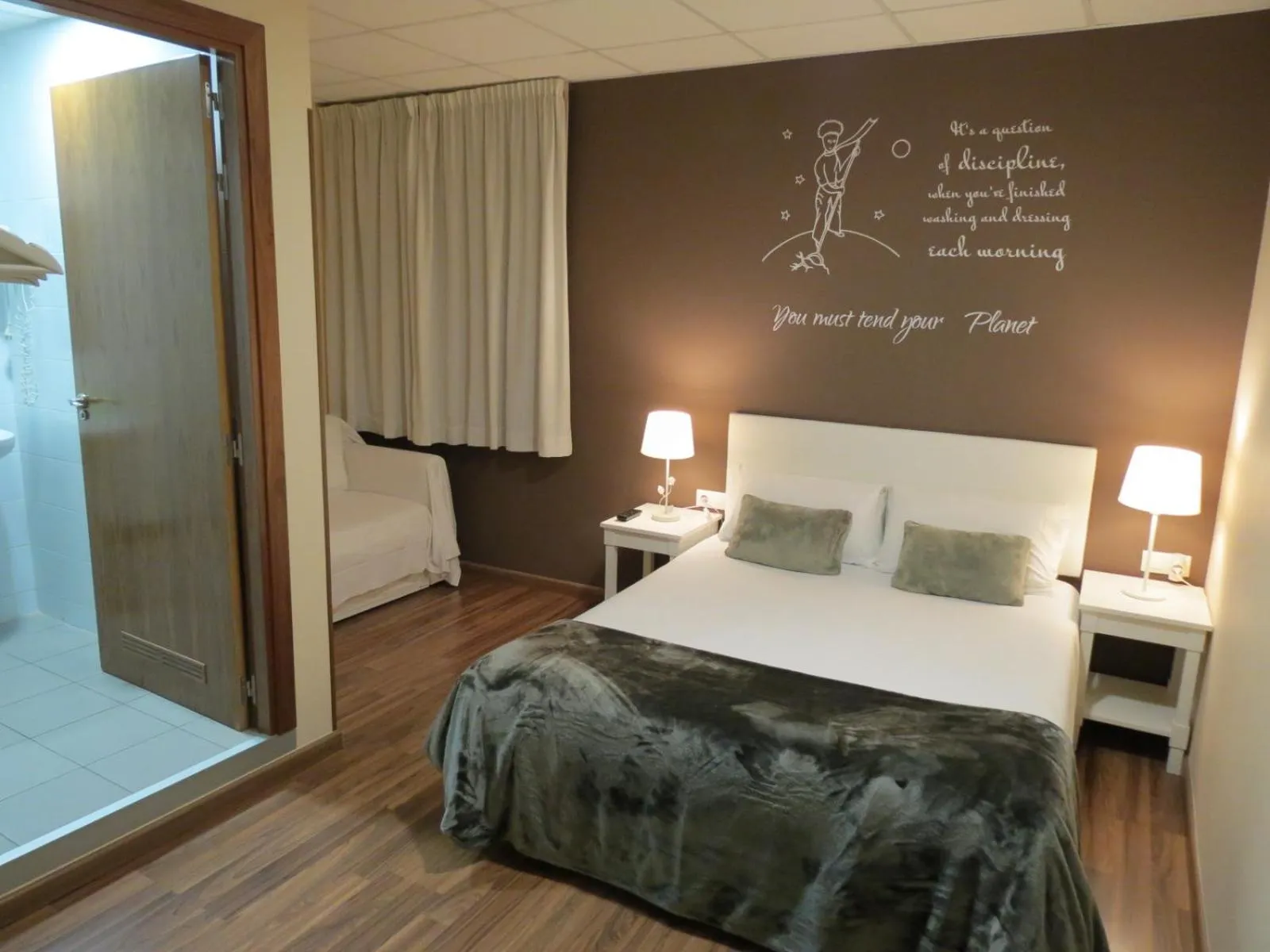 Photo of the whole room, Bed in Hostal Petit Príncep