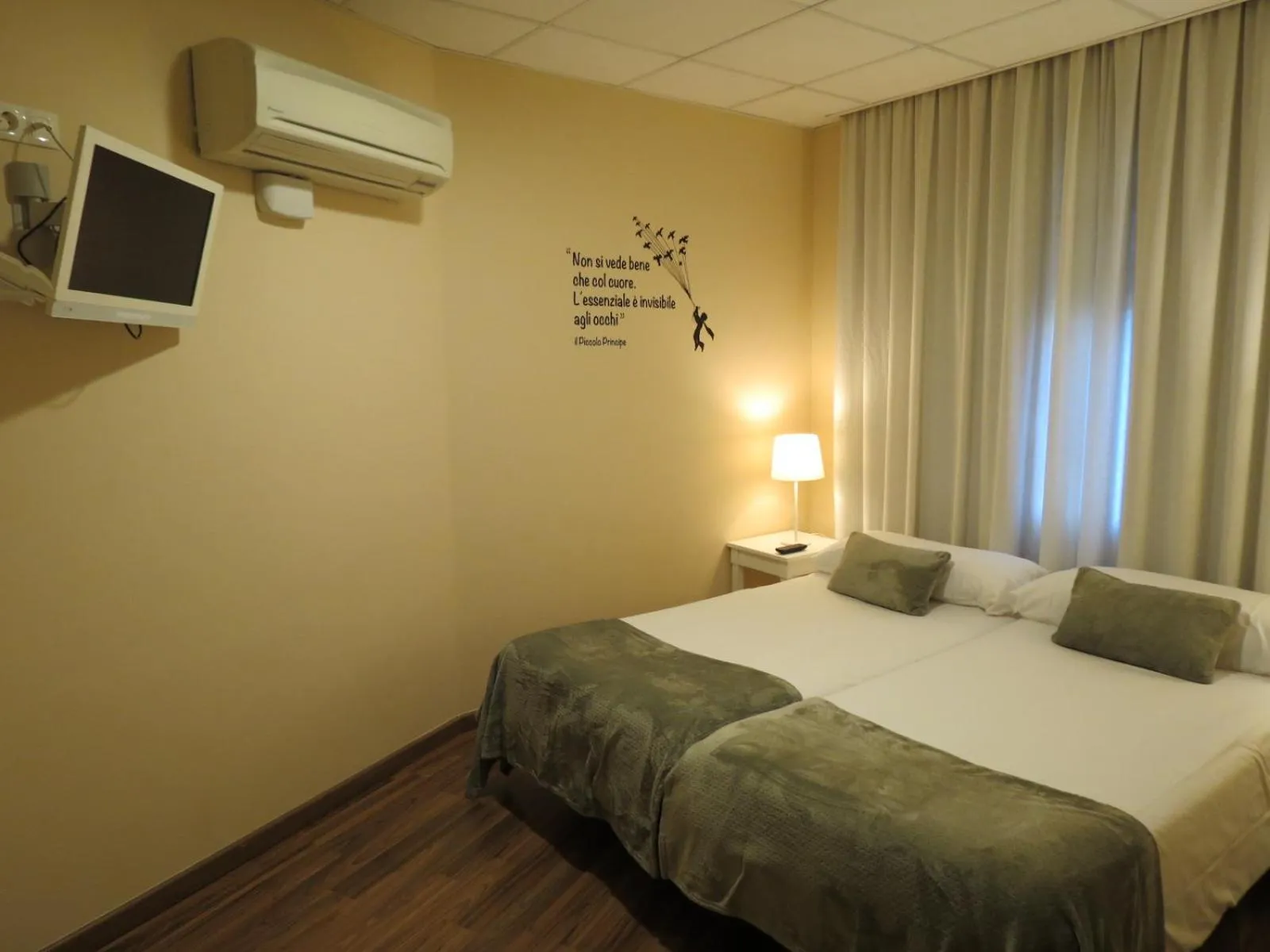 Bed in Hostal Petit Príncep