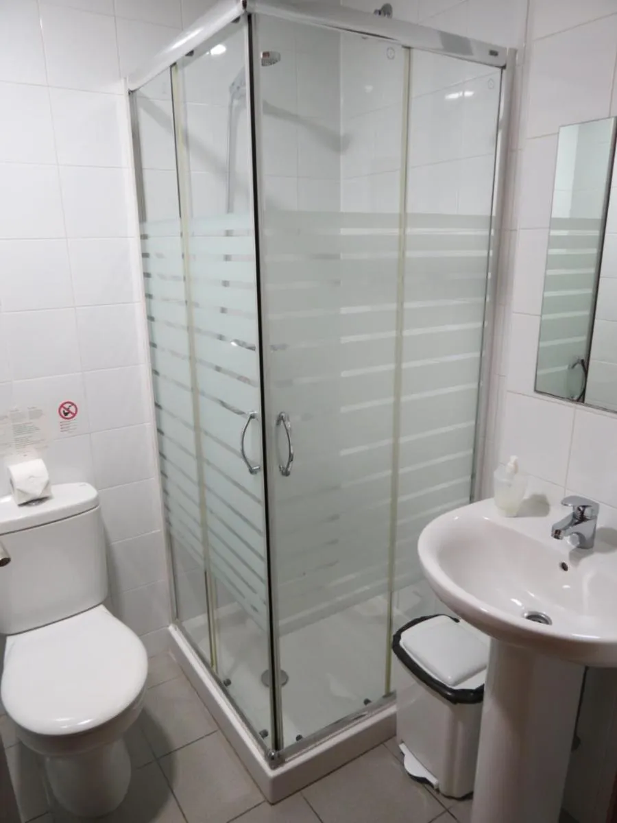 Shower in Hostal Petit Príncep