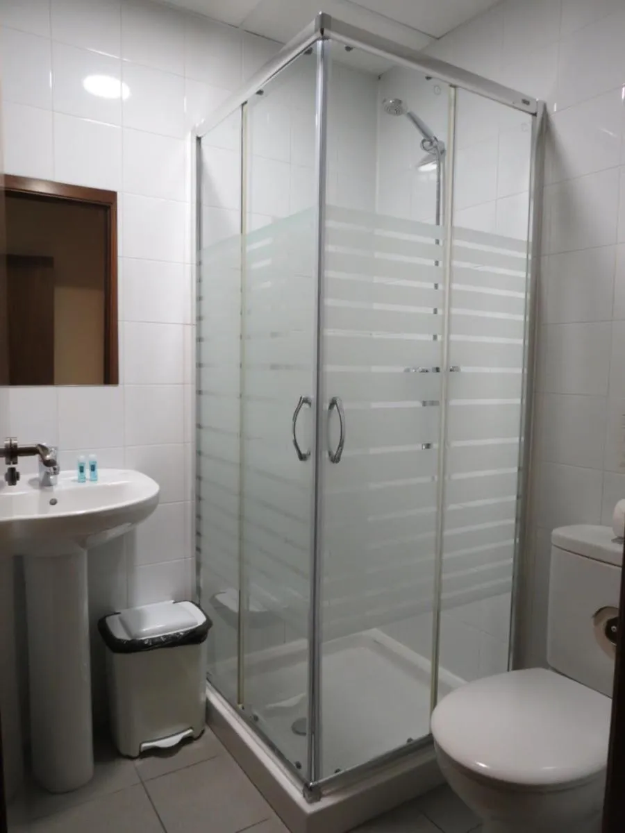 Shower in Hostal Petit Príncep